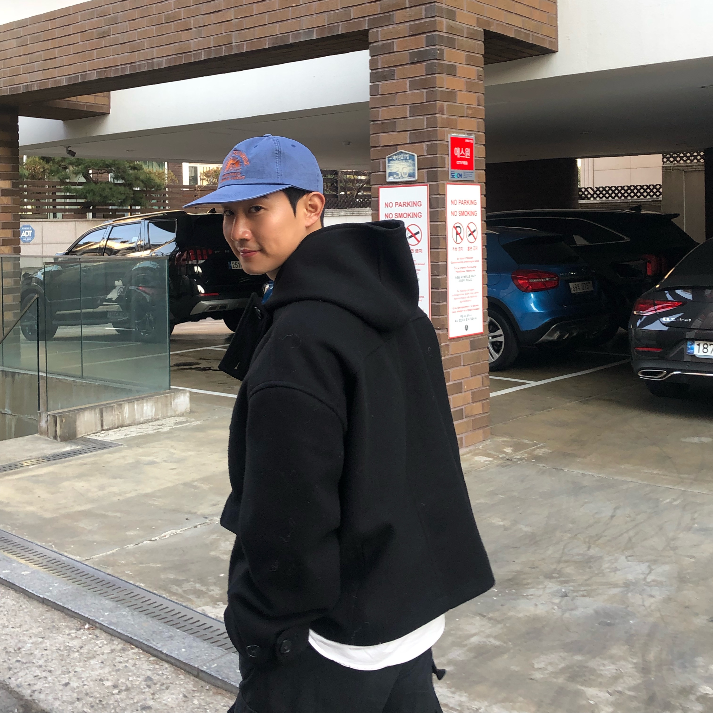Hello Sunrise Arch Logo 5 Panel Cap Ocean Blue 착용 스타일 - 4