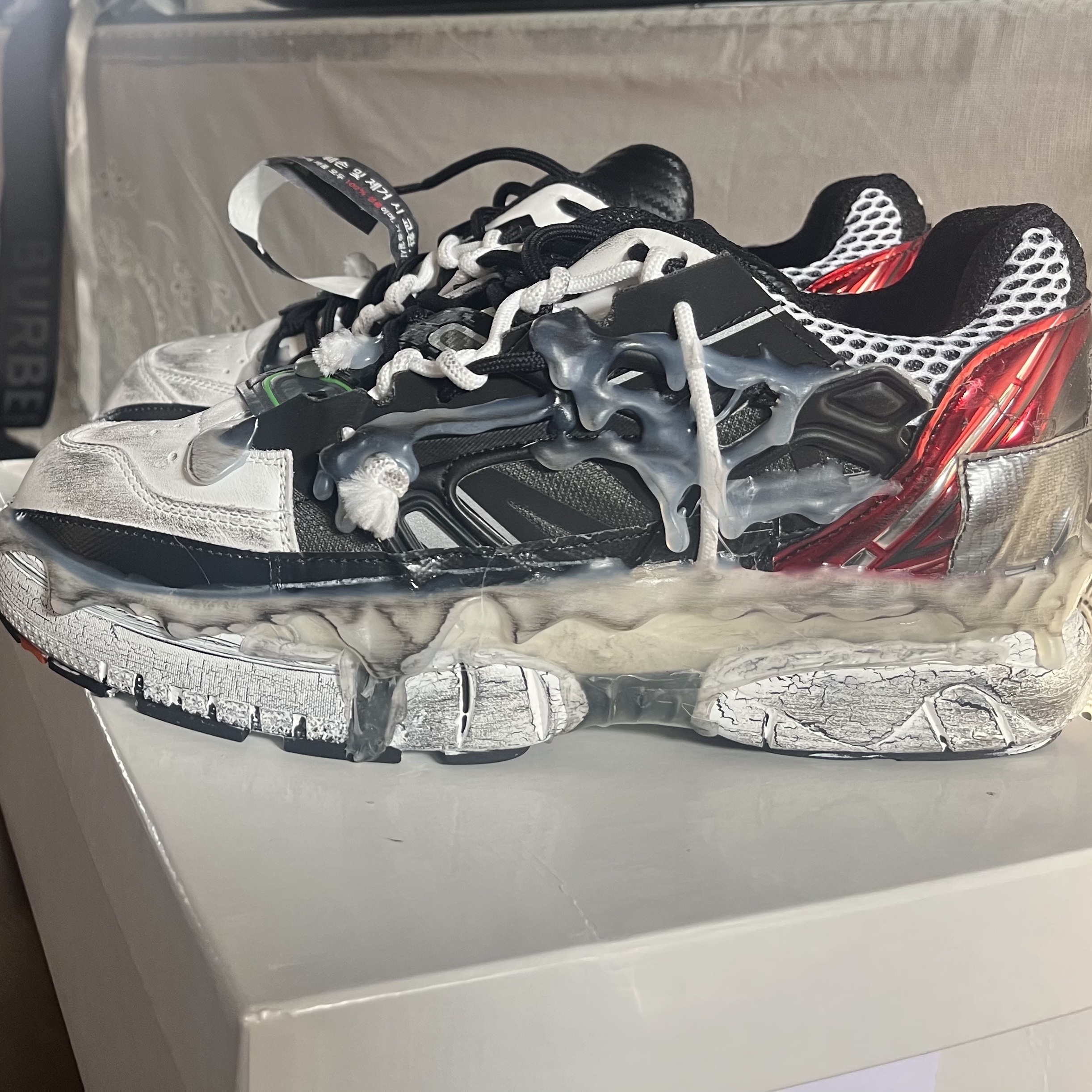 Maison Margiela Fusion Low Top Sneakers Black White Red 착용 스타일