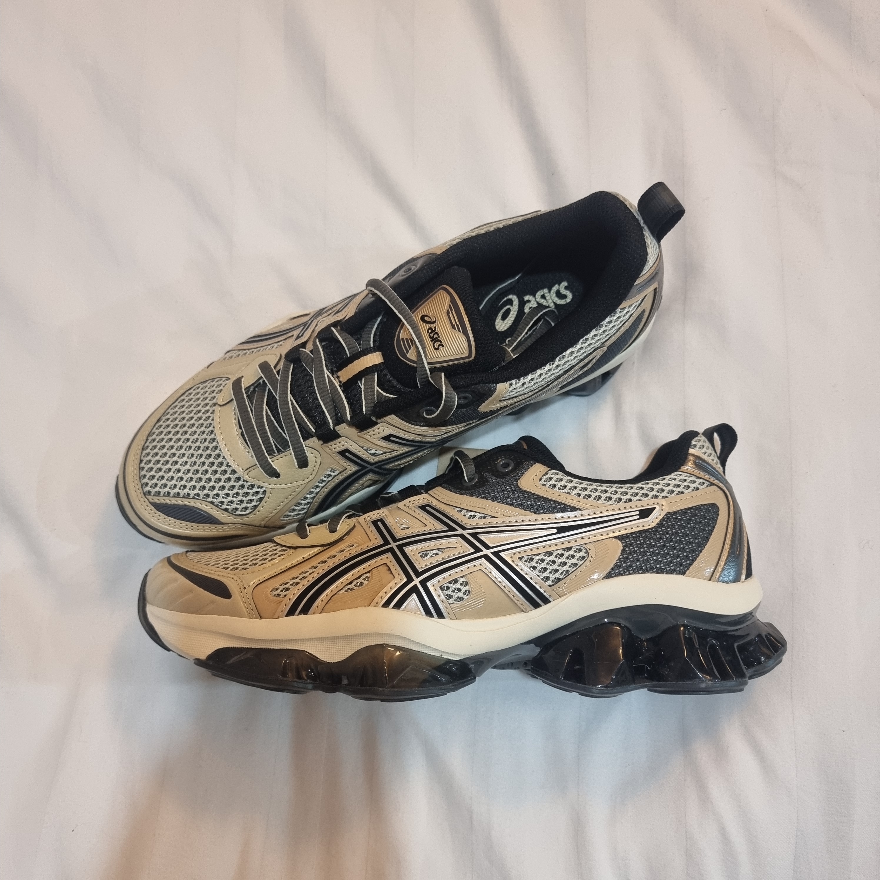 Asics Gel-Quantum Kinetic Sand Black 착용 스타일 - 2