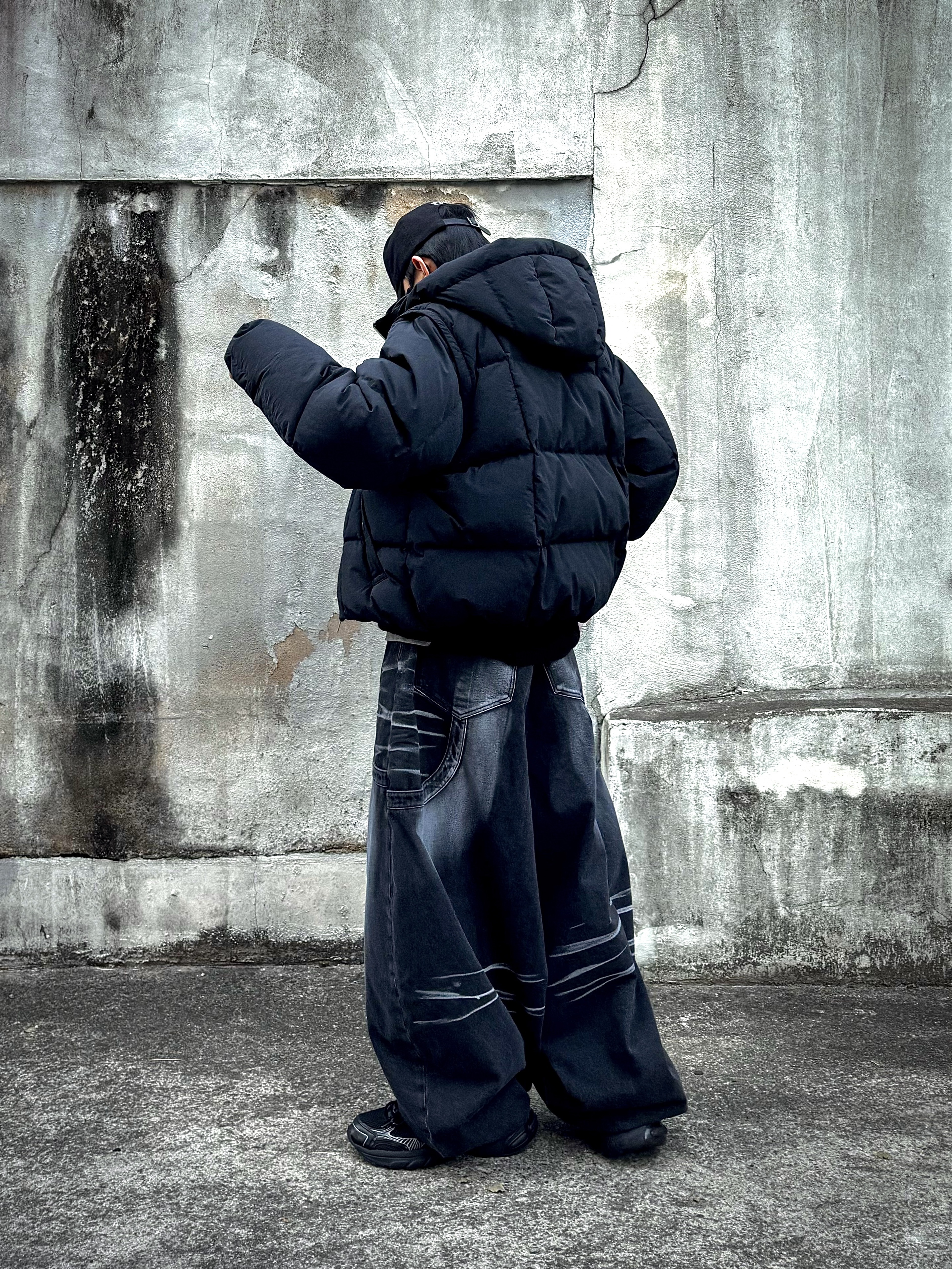 Adidas Adistar  XLG SMU Triple Black, ETCE New Vision Destroyed Washed Cap Black 착용 스타일 - 1