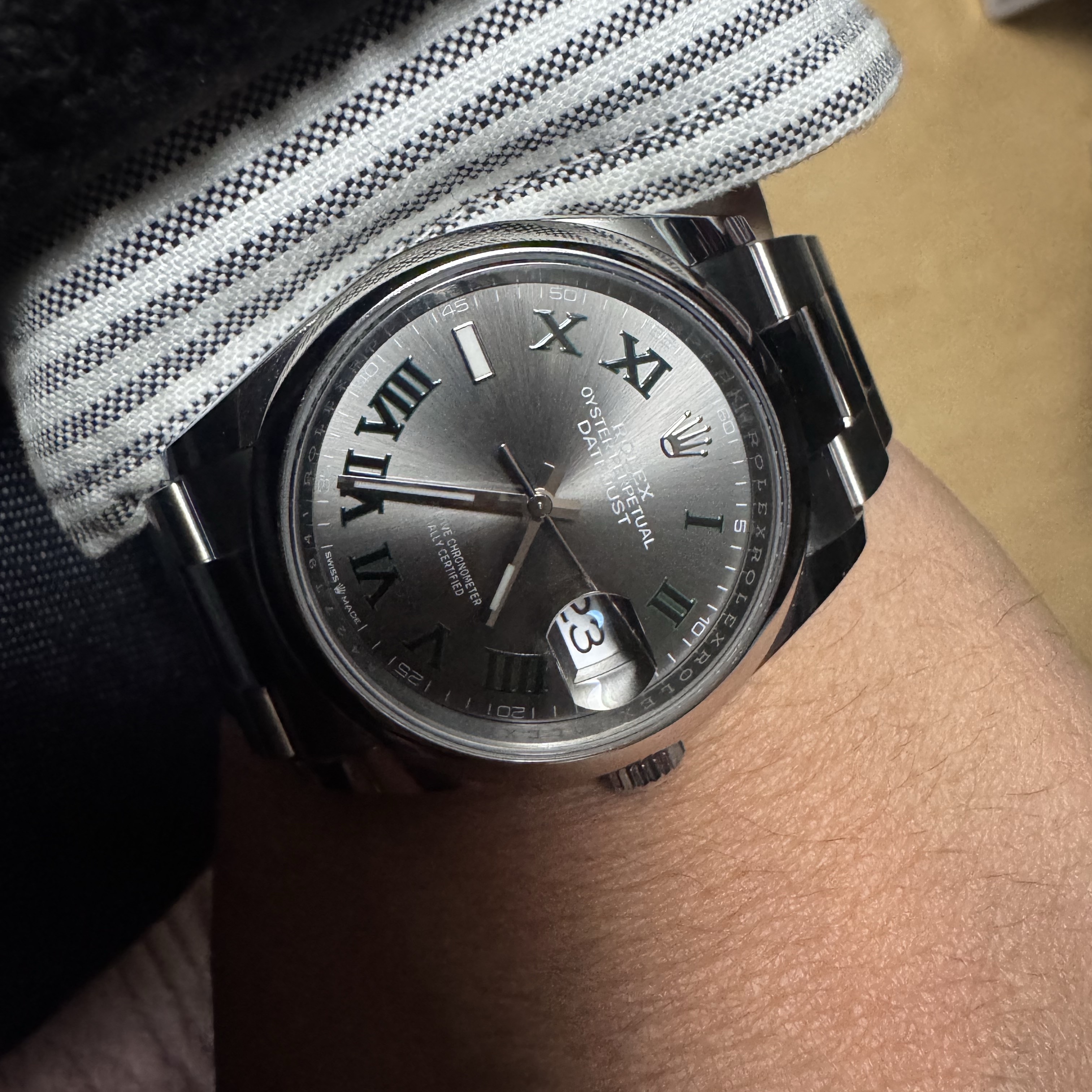 Rolex Datejust 36mm 126200 Slate Roman Oyster 착용 스타일