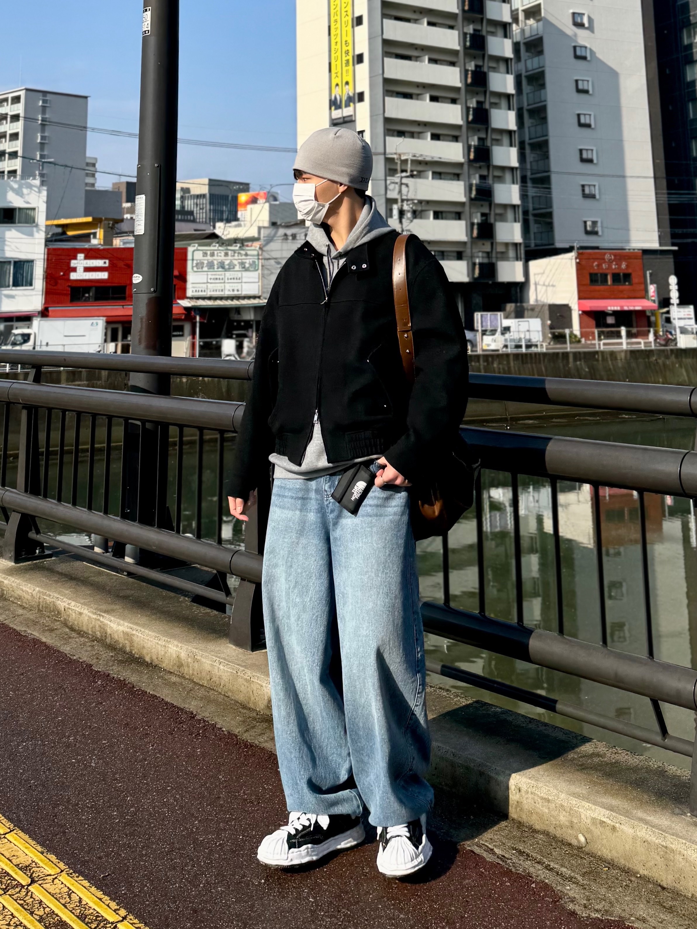Maison Mihara Yasuhiro Blakey OG Sole Canvas Low-top Sneakers Black White 착용 스타일 - 2