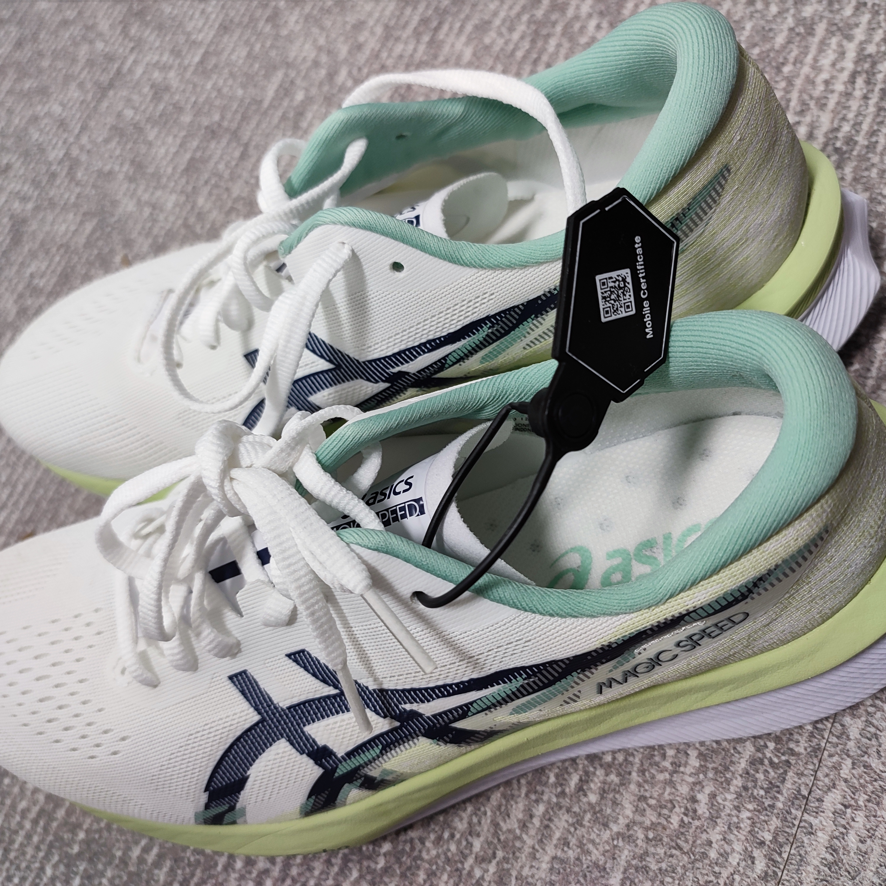 Asics Magic Speed 4 White Blue Expanse 착용 스타일 - 2