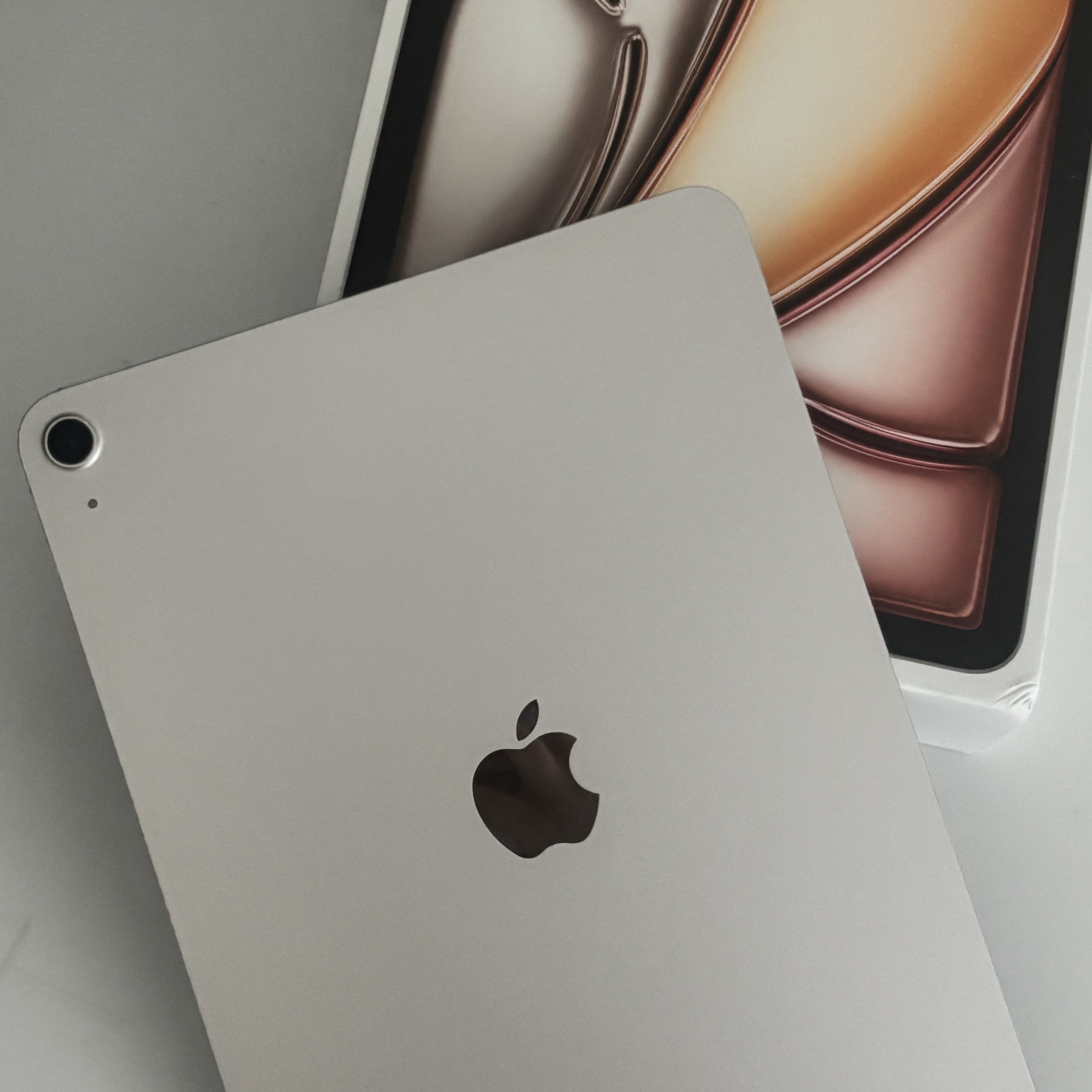 Apple iPad Air 6th Gen 11-inch Wifi 128GB Starlight (Korean Ver.) 착용 스타일
