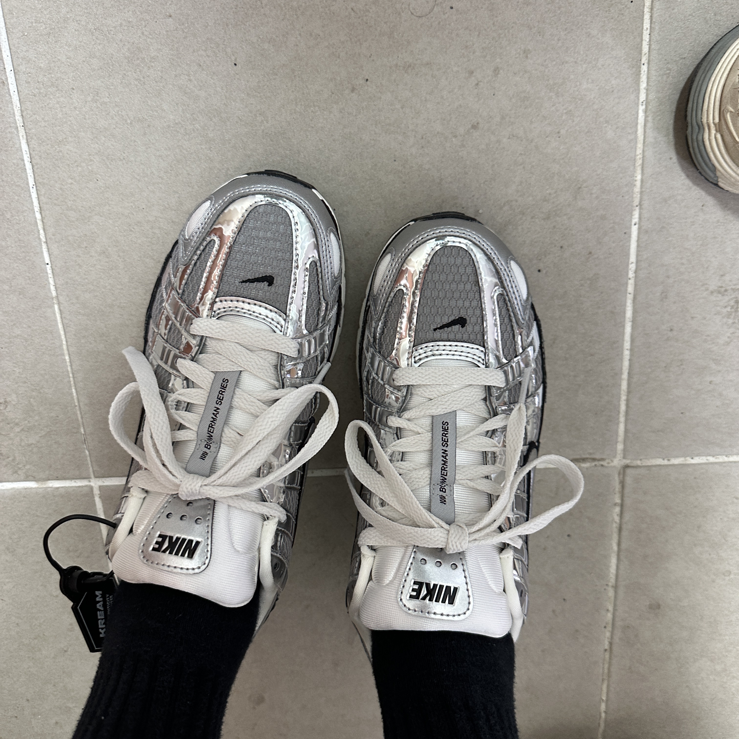 Nike P-6000 Metallic Silver 착용 스타일 - 3