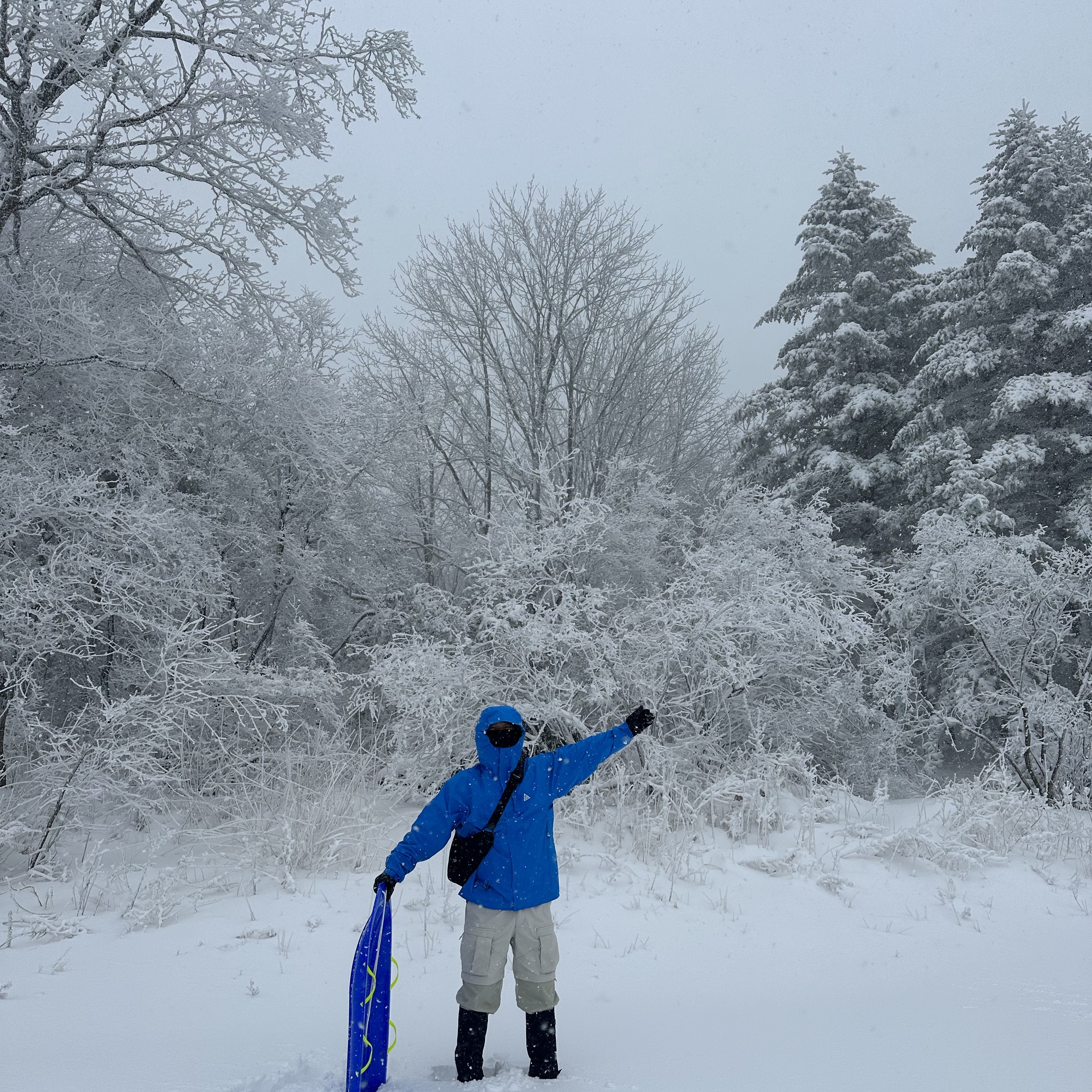 Nike ACG Storm-Fit ADV Cascade Rains Full Zip Jacket Light Photo Blue Summit White - Asia, Nike ACG Smith Summit Cargo Pants Light Bone - Asia 착용 스타일 - 3