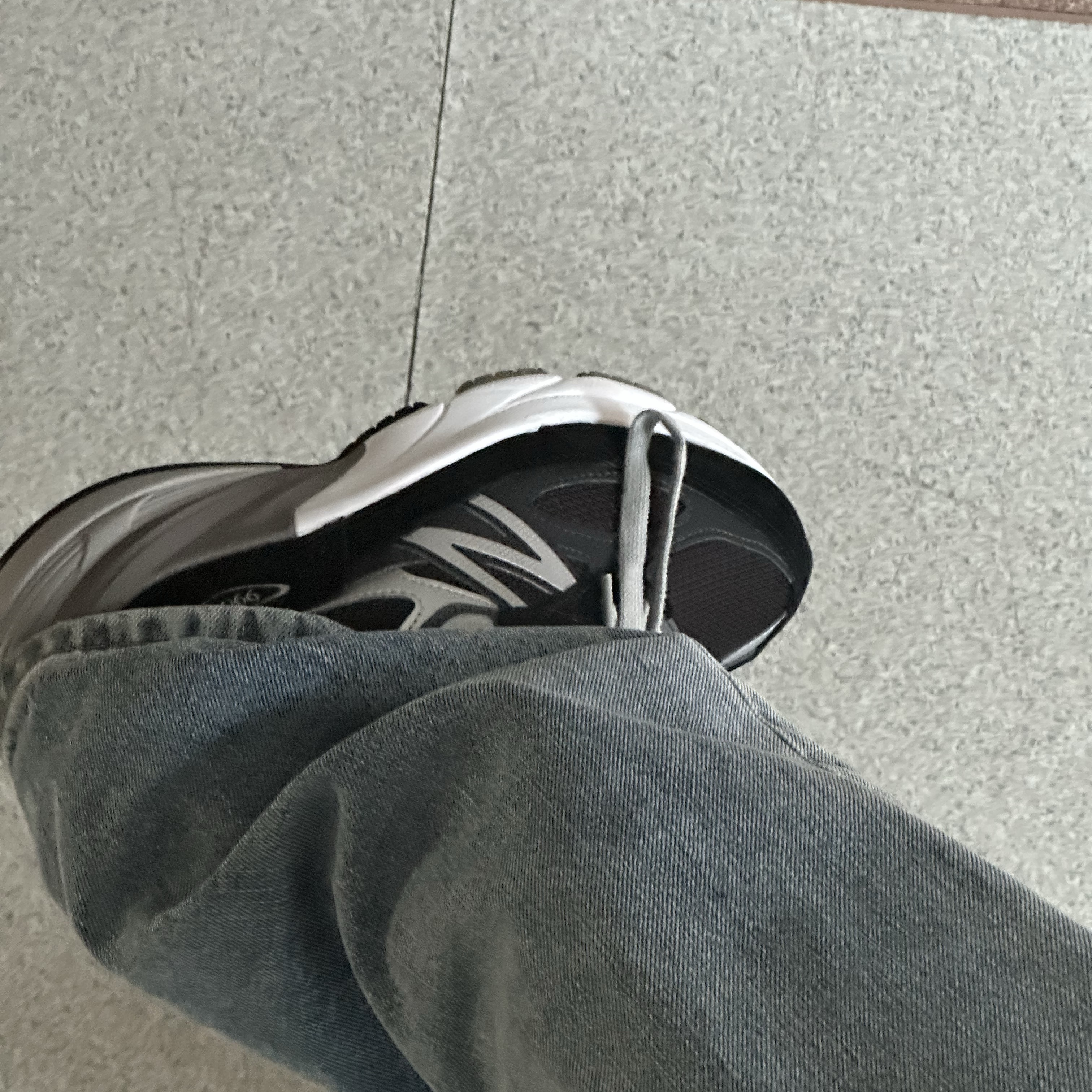 New Balance 990v6 Made in USA Black White 착용 스타일 - 2