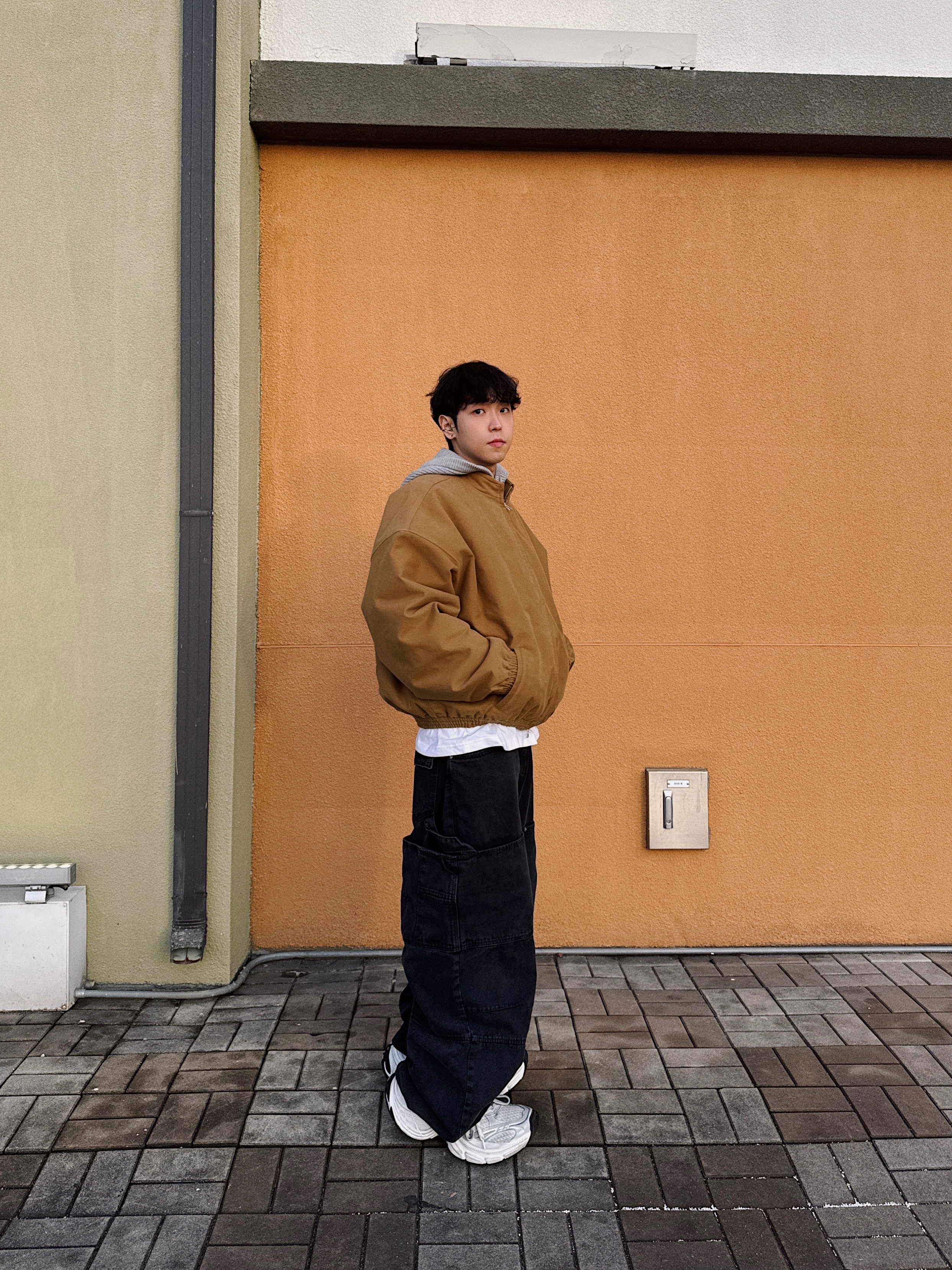 Nonnod Double Pocket Japanese Denim Washed Black, Nonnod Moleskine Bomber Jacket Matt Black 착용 스타일 - 4
