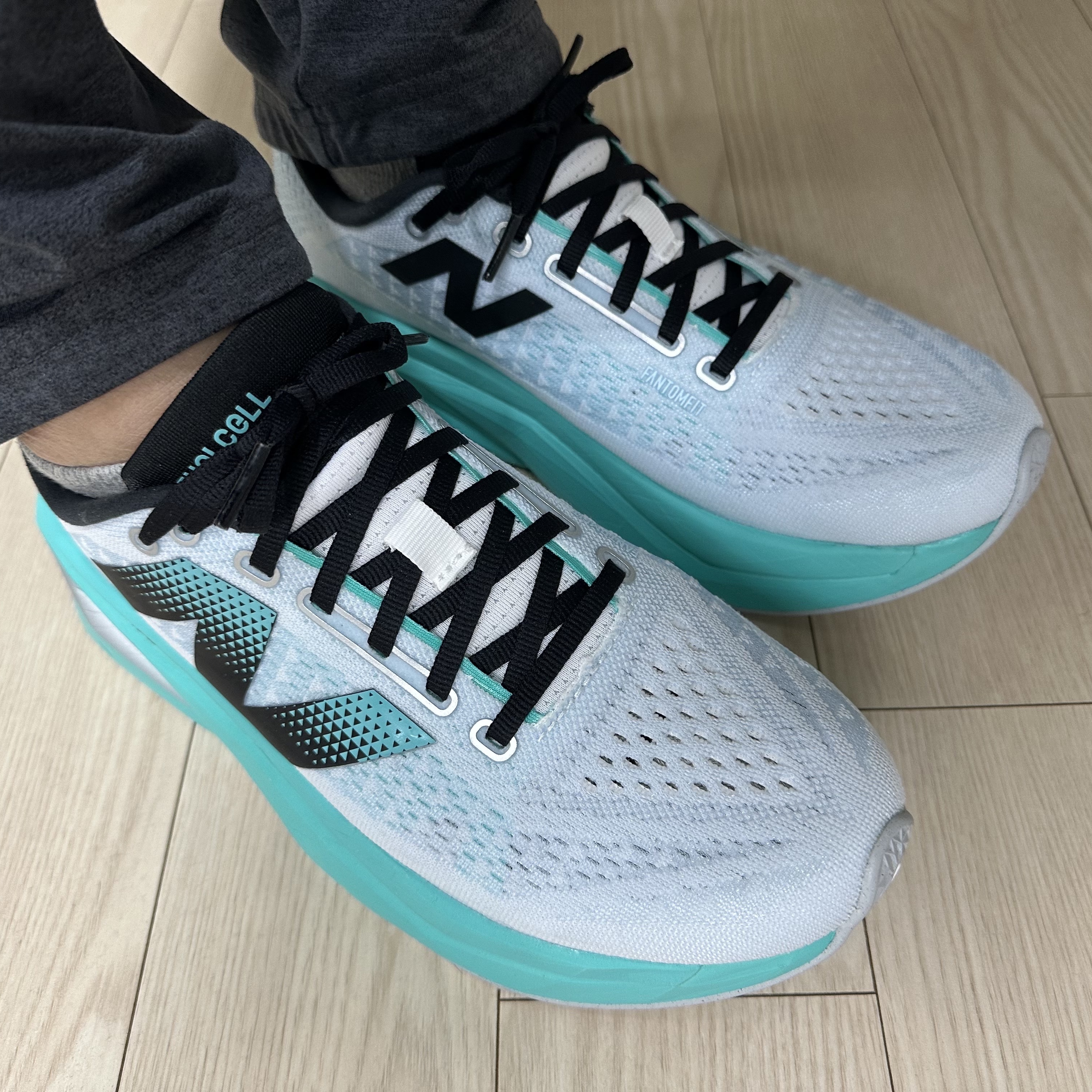 New Balance FuelCell Supercomp Trainer v3 White Cyber Jade - D Standard 착용 스타일
