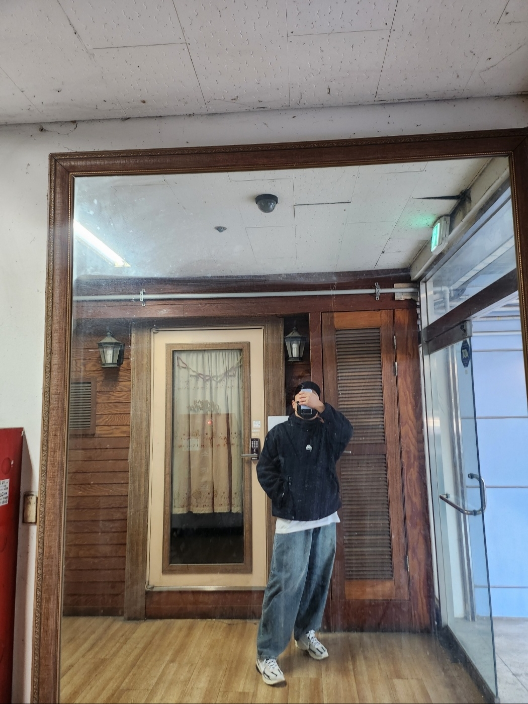 Supreme x Nike ACG Fleece Pullover Black - 22FW, Nike Zoom Vomero 5 Light Bone and Black 착용 스타일