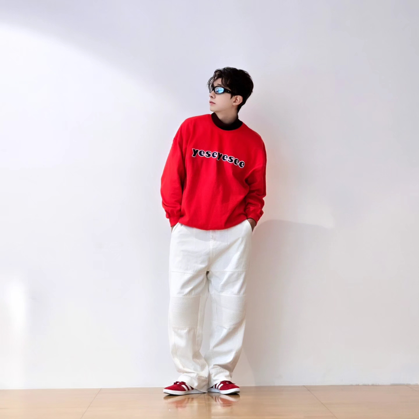 Adidas Gazelle Power Red 착용 스타일 - 5