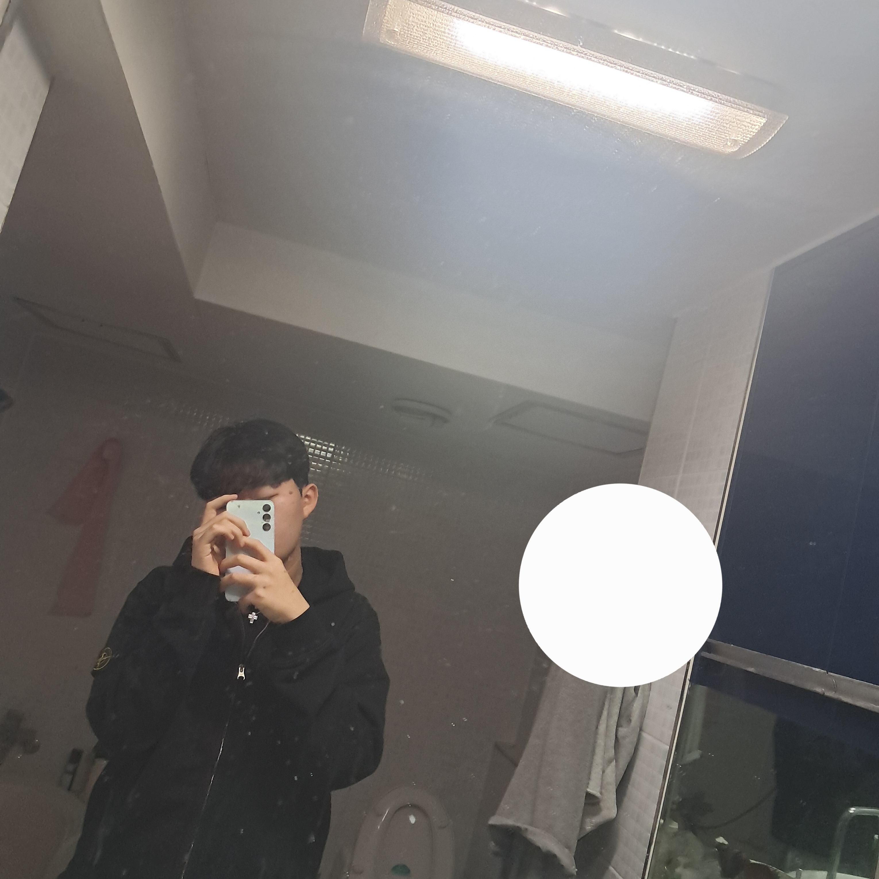 Stone Island 63520 Wappen Patch Hooded Full Zip Black - 24FW 착용 스타일 - 1