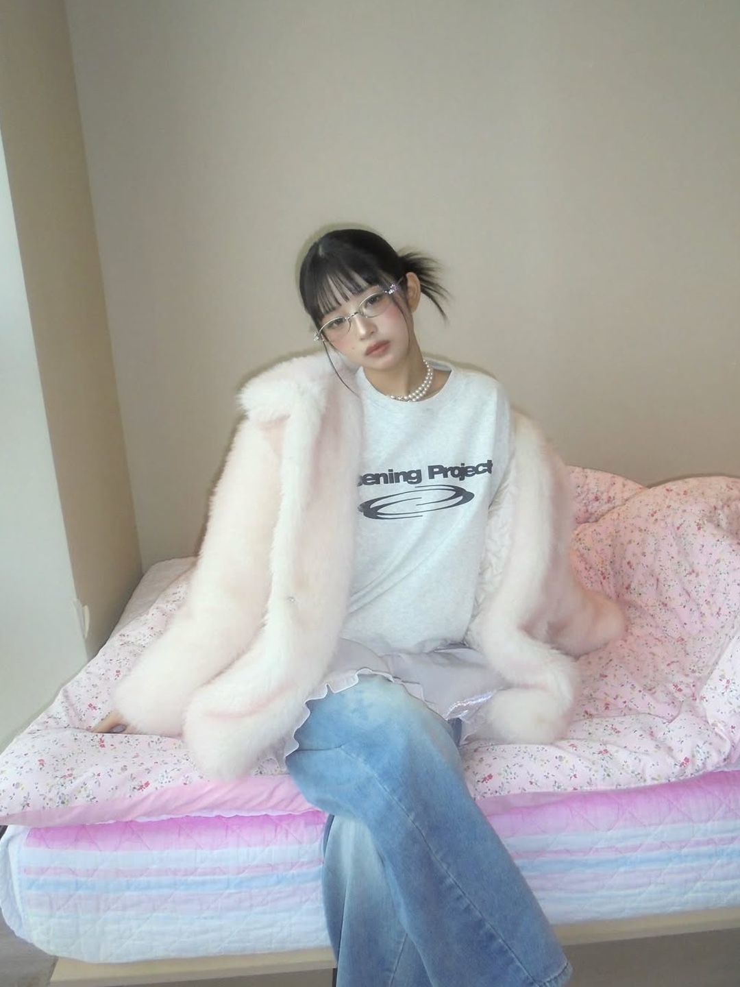 BEMUSE MANSION Toggle Fur Jacket Ivory, Haveless Vietta Faux Fur Coat White 착용 스타일 - 3