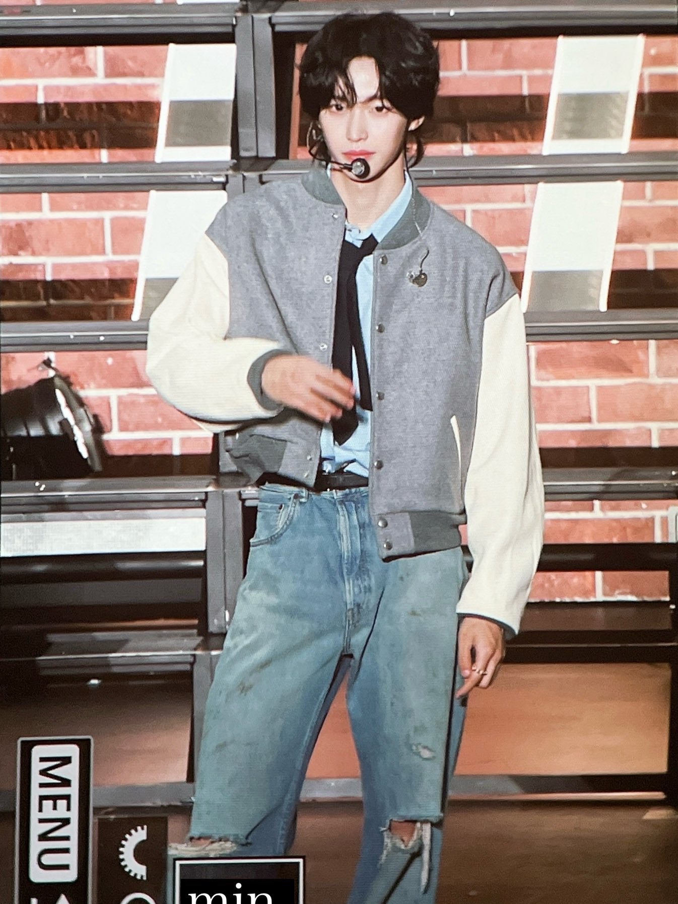 Acne Studios Loose Fit Jeans 2021M Mid blue 착용 스타일