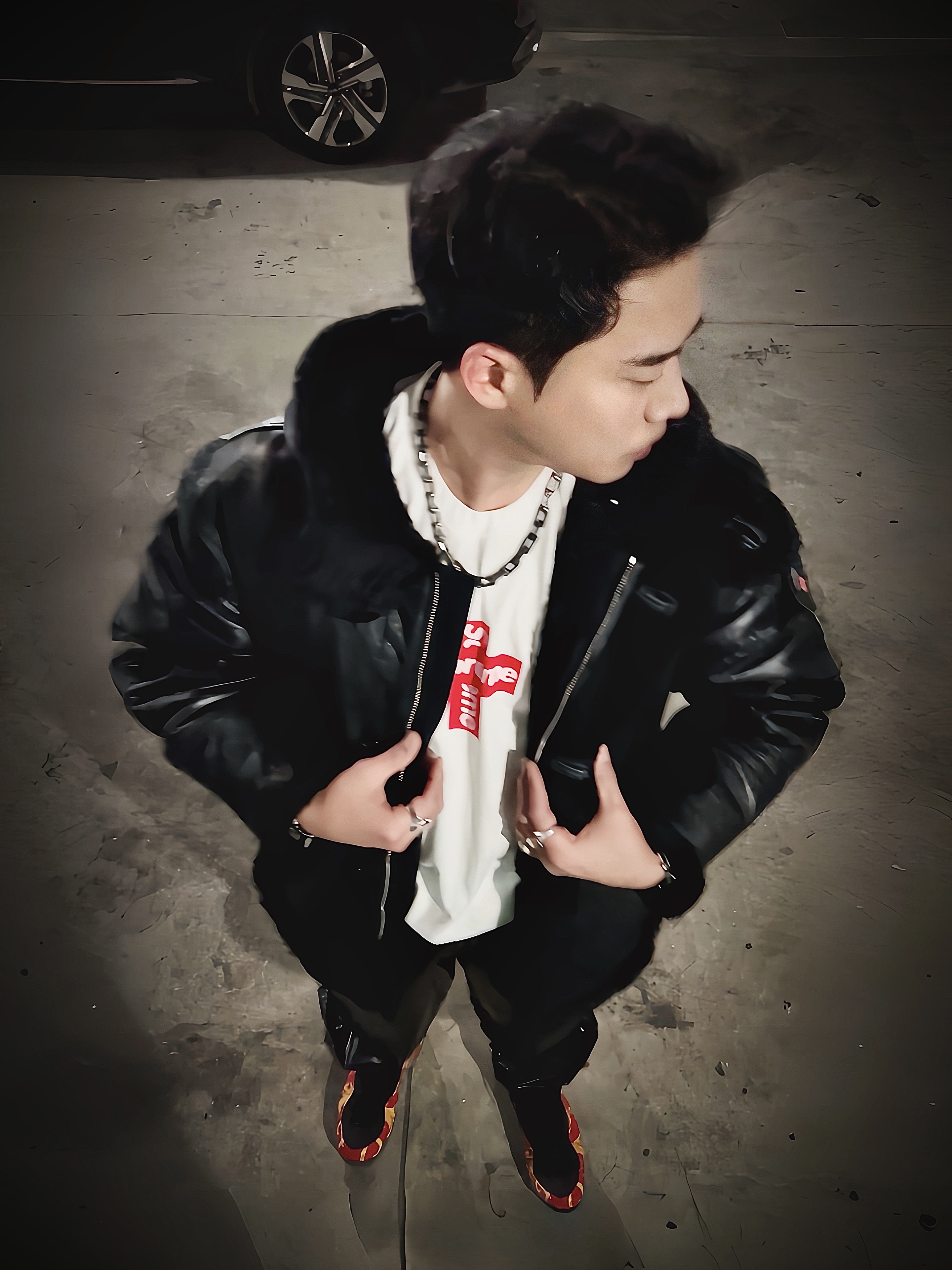 Supreme Cross Box Logo T-Shirt White - 20FW, Supreme x Stone Island Hand-Painted Hooded Shearling Jacket Black - 20FW 착용 스타일