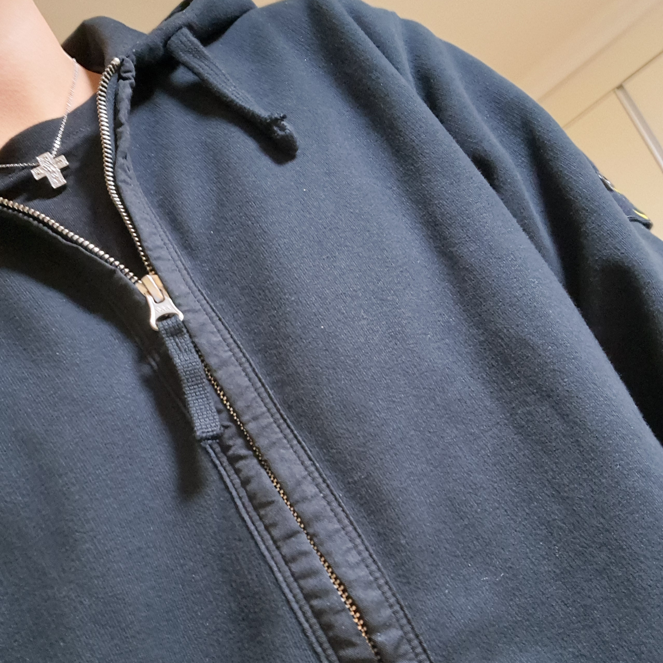 Stone Island 63520 Wappen Patch Hooded Full Zip Black - 24FW 착용 스타일 - 2