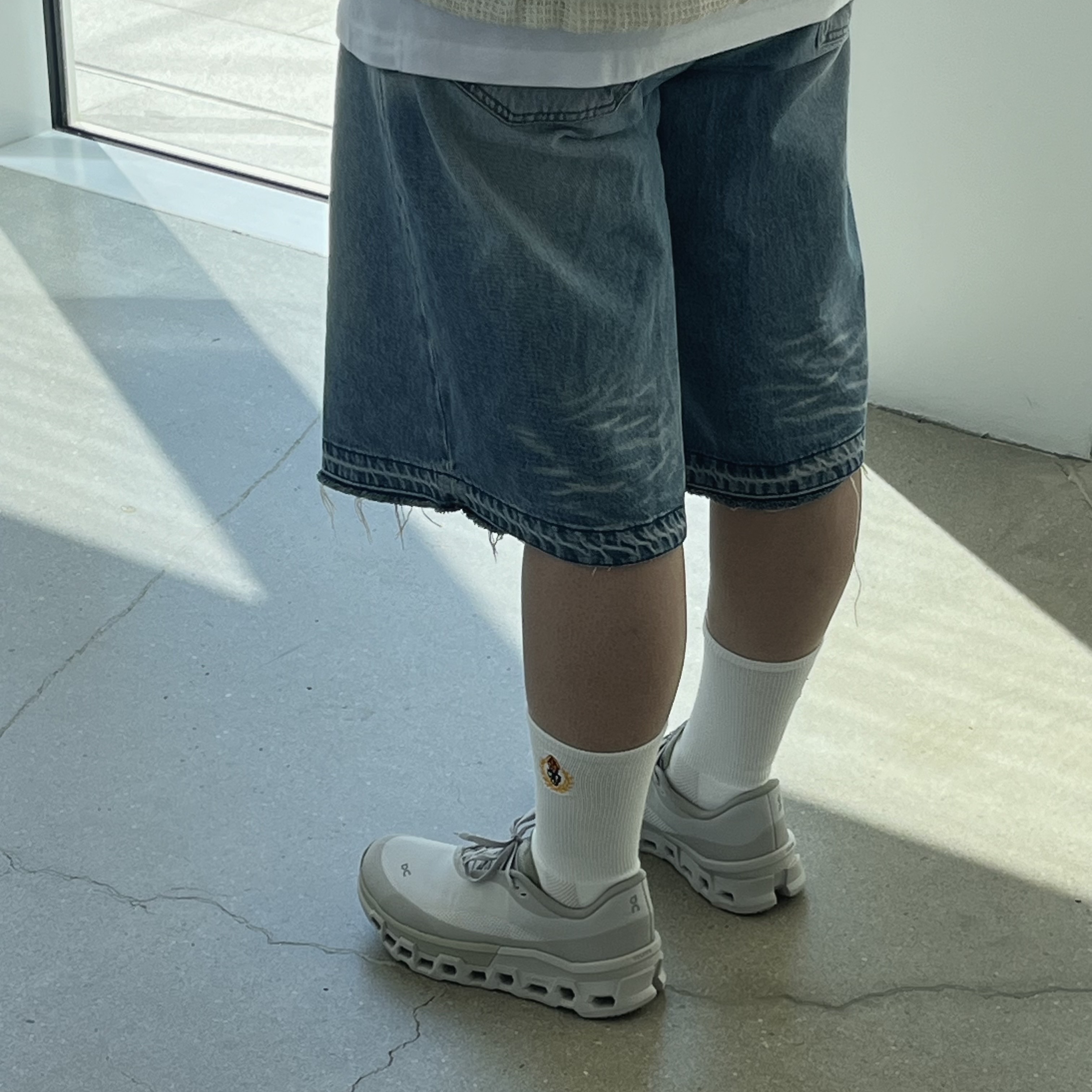 (W) On Running x Post Archive Faction (Paf) Cloudmonster 2 Moondust Chalk 착용 스타일