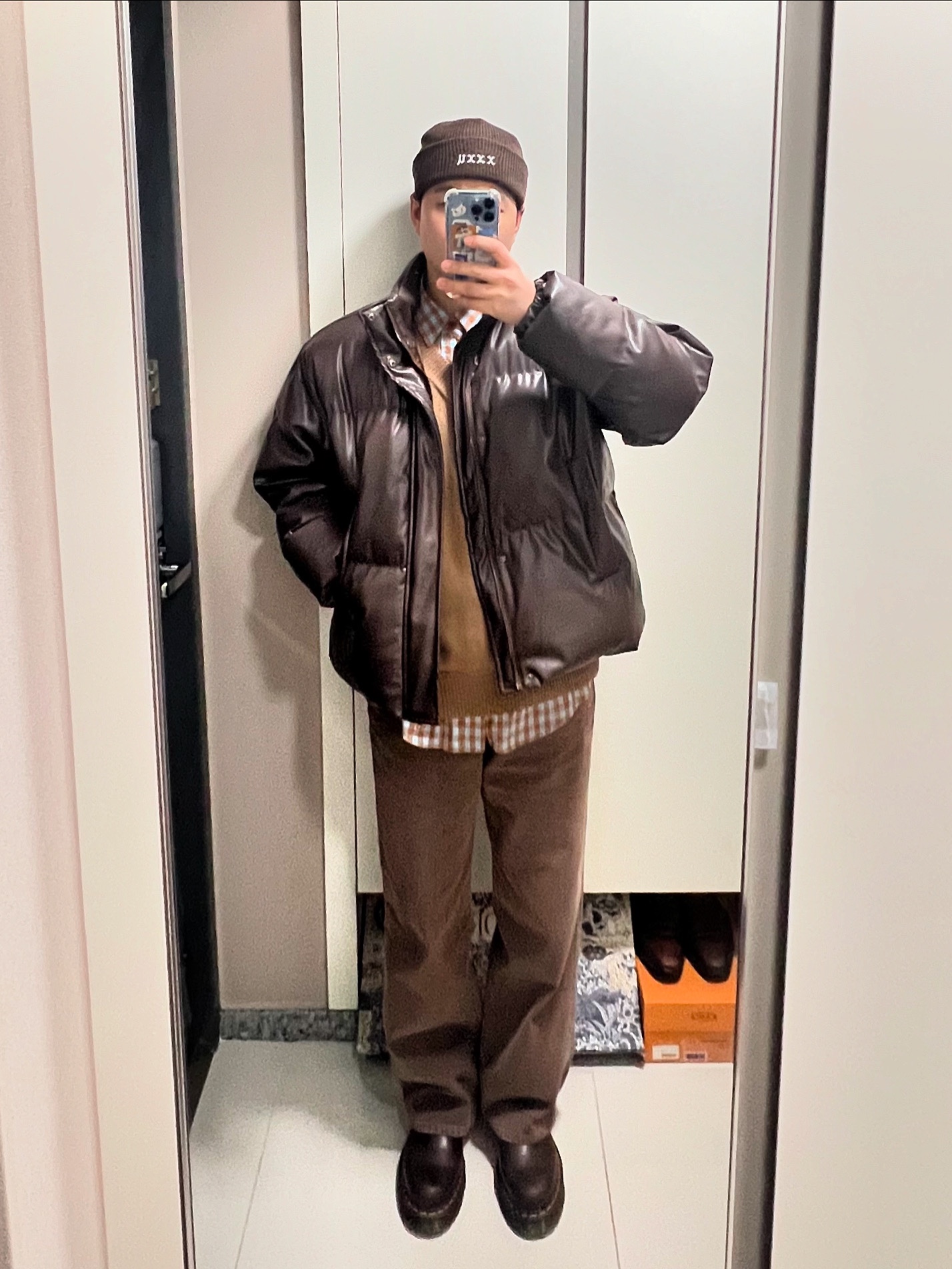 Dr. Martens 2976 YS Crazy Horse Leather Chelsea Boots Dark Brown 착용 스타일
