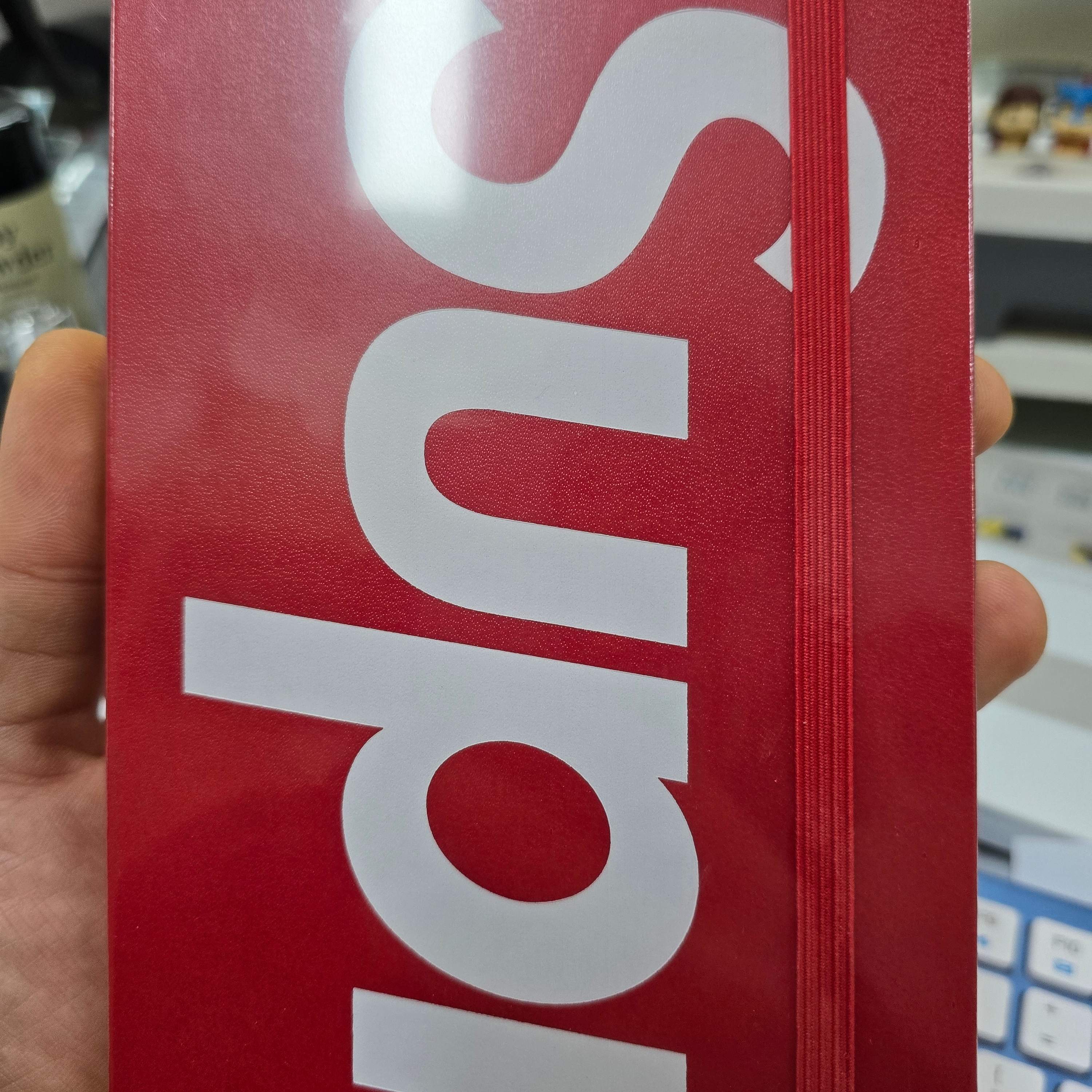 Supreme x Moleskine Notebook Red - 24FW 착용 스타일