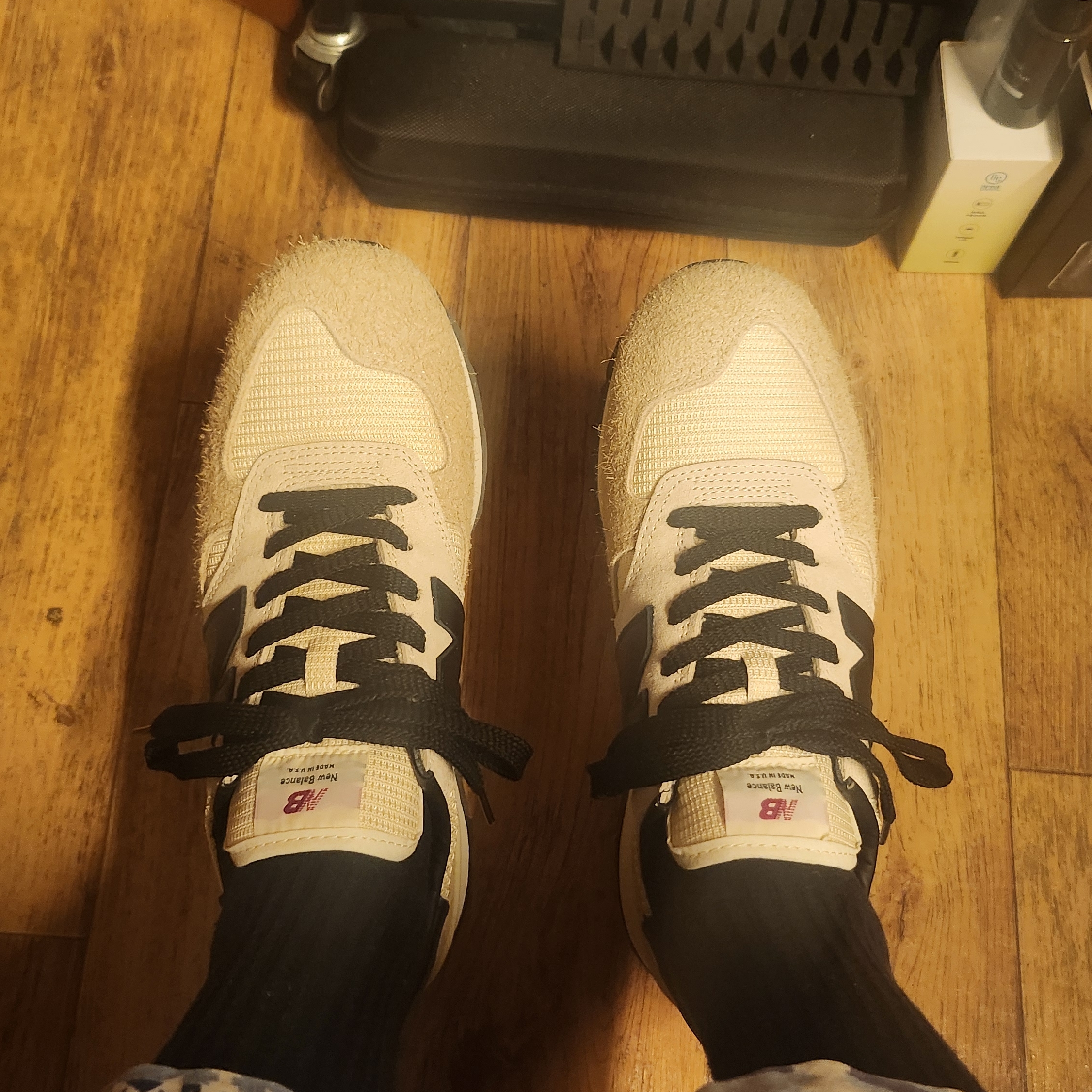 New Balance 990v1 Made in USA Incense Macadamia Nut 착용 스타일 - 2