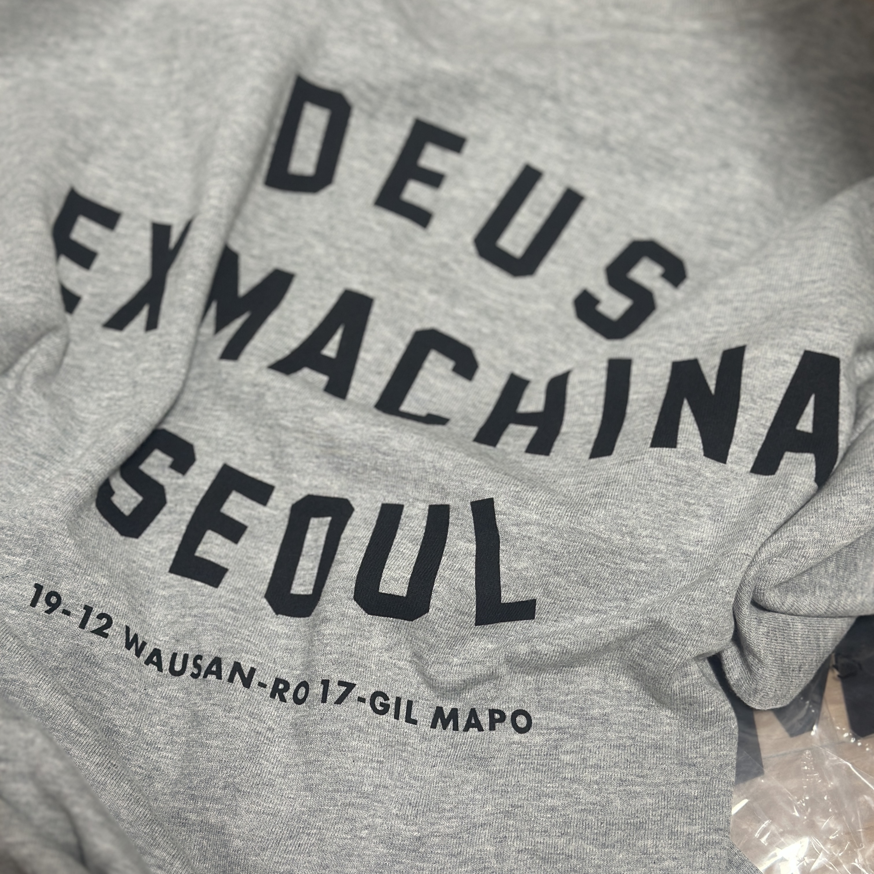 Deus Ex Machina Seoul College Long Sleeve T-Shirt Grey Marle 착용 스타일 - 2