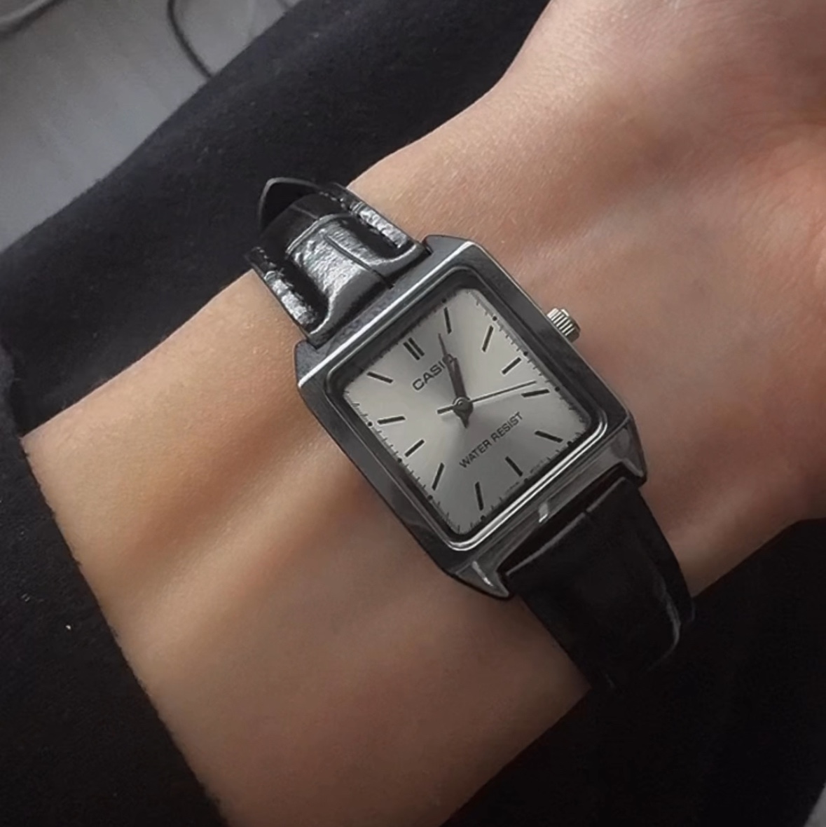 Casio LTP-V007L-7E1 착용 스타일