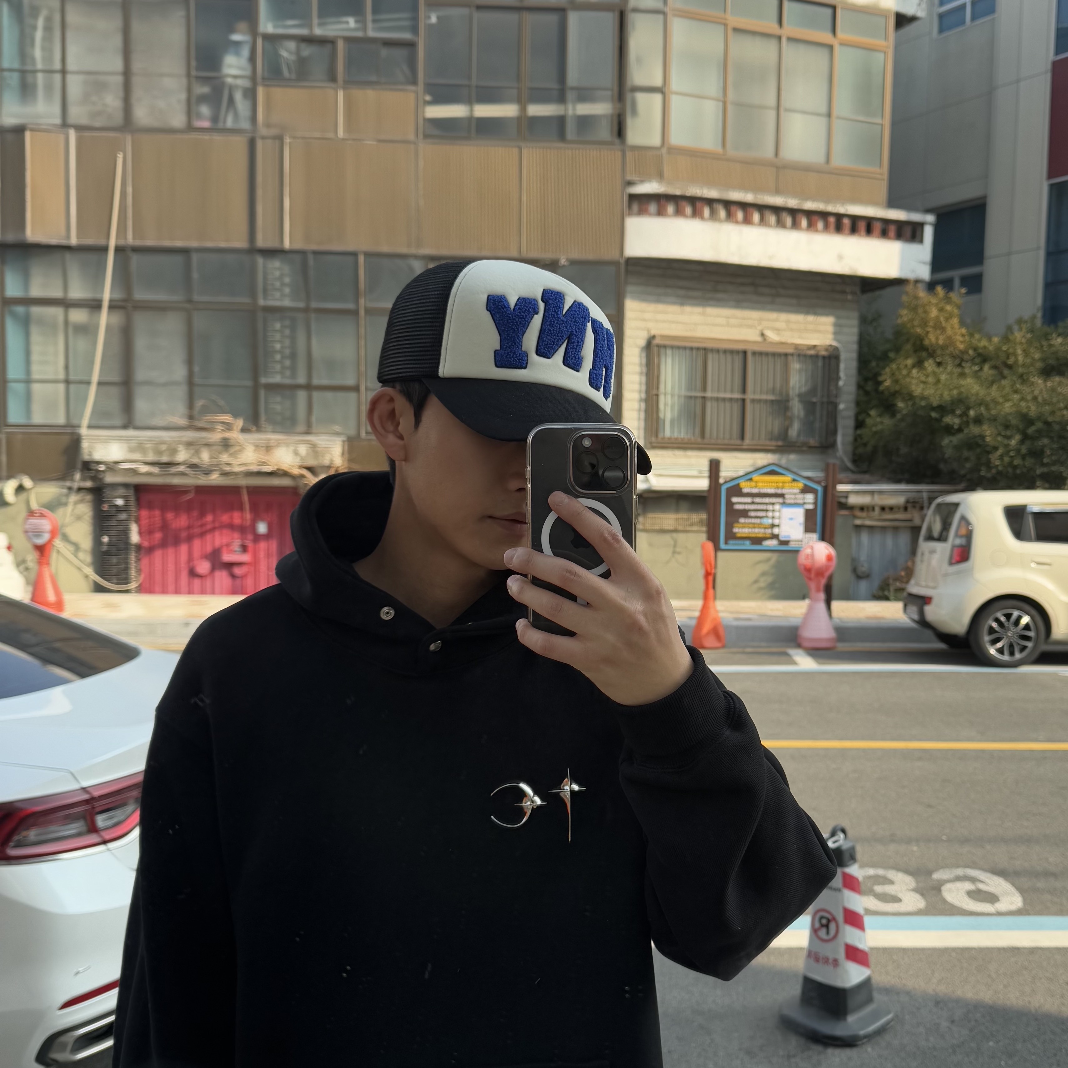 Balenciaga 10XL Sneakers White Grey Silver Black, Thug Club Armor Hoodie Black 착용 스타일 - 2
