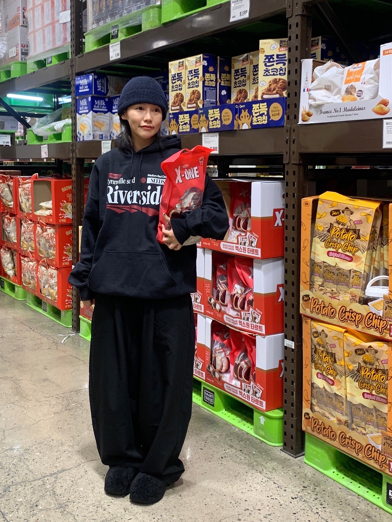 Gildan X EMEM Riverside Hoodie Black 착용 스타일 - 3