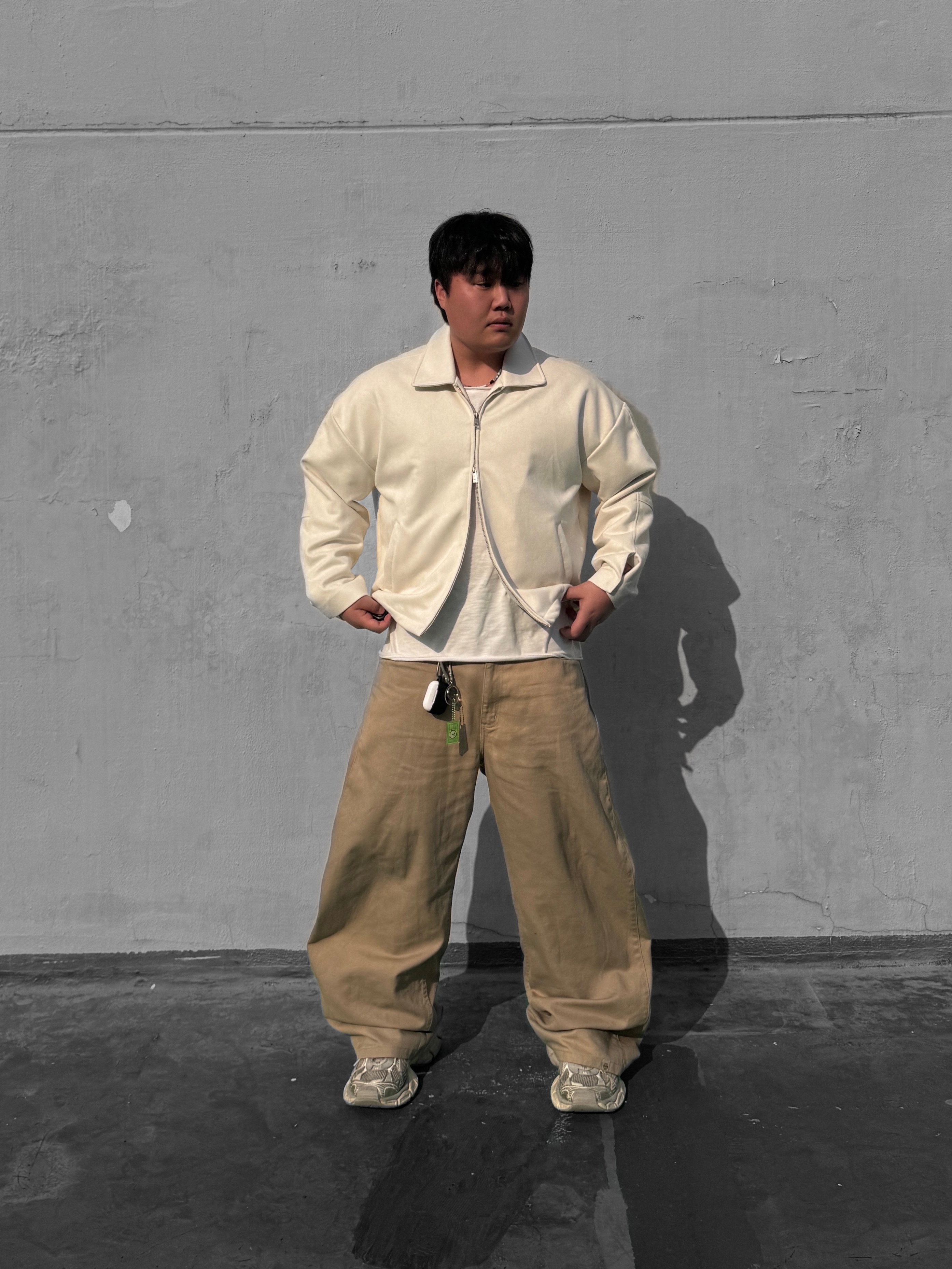 Balenciaga 3XL Sneakers Light Beige 착용 스타일 - 2