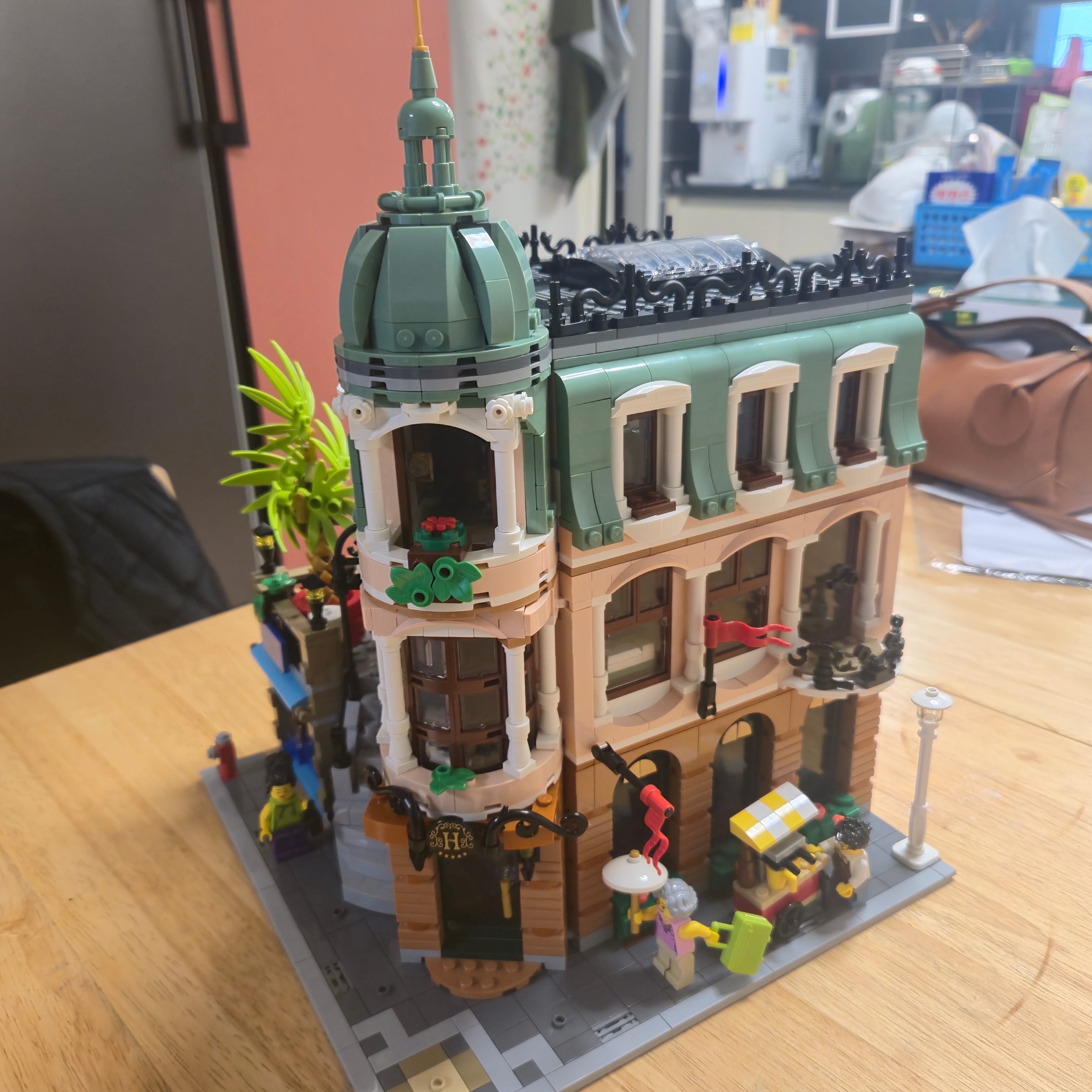 Lego Boutique Hotel 착용 스타일