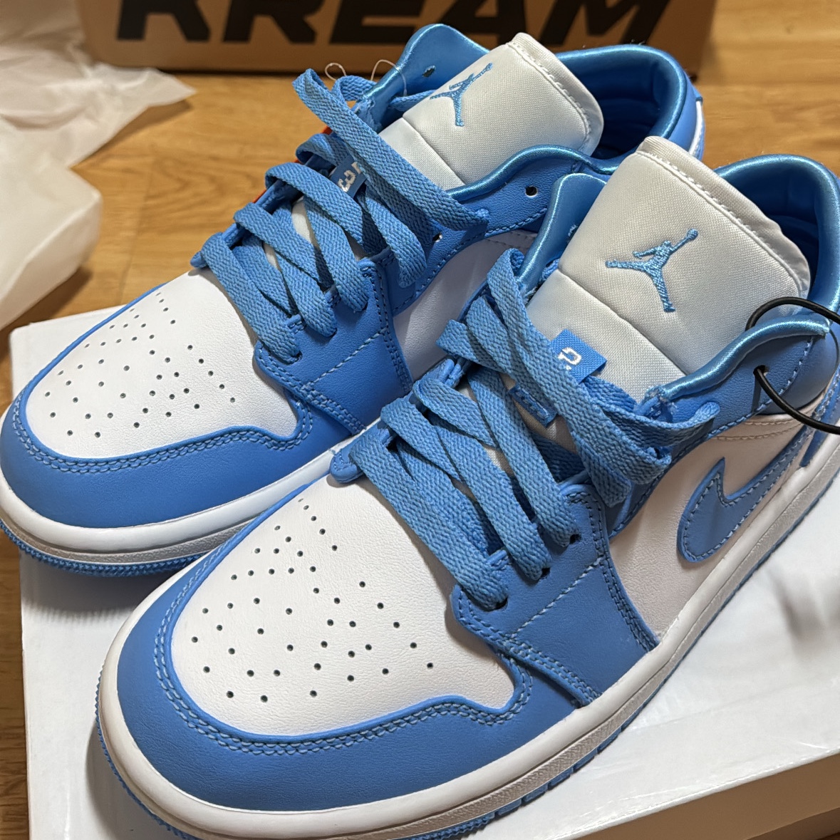 (W) Jordan 1 Low UNC University Blue 착용 스타일
