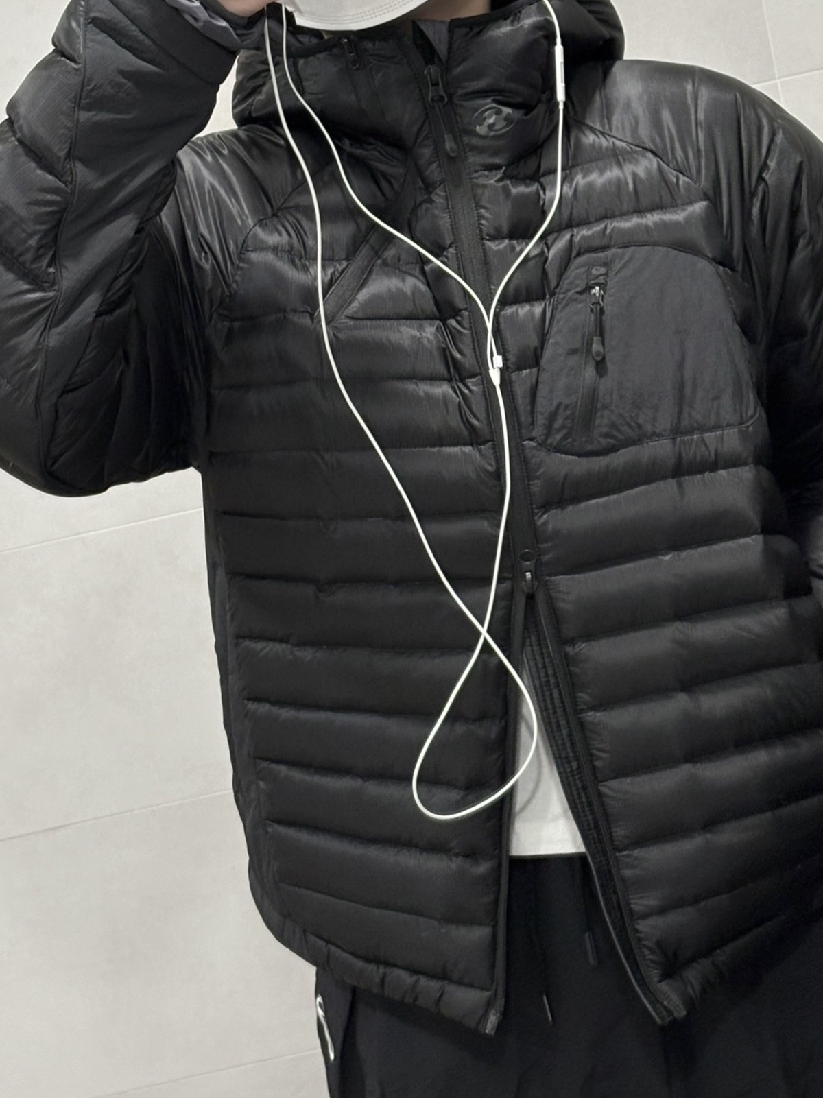 Sansan Gear Paneled Puffer Jacket Black - 24FW, Sansan Gear Taped Hoodie Ash Charcoal 착용 스타일 - 1