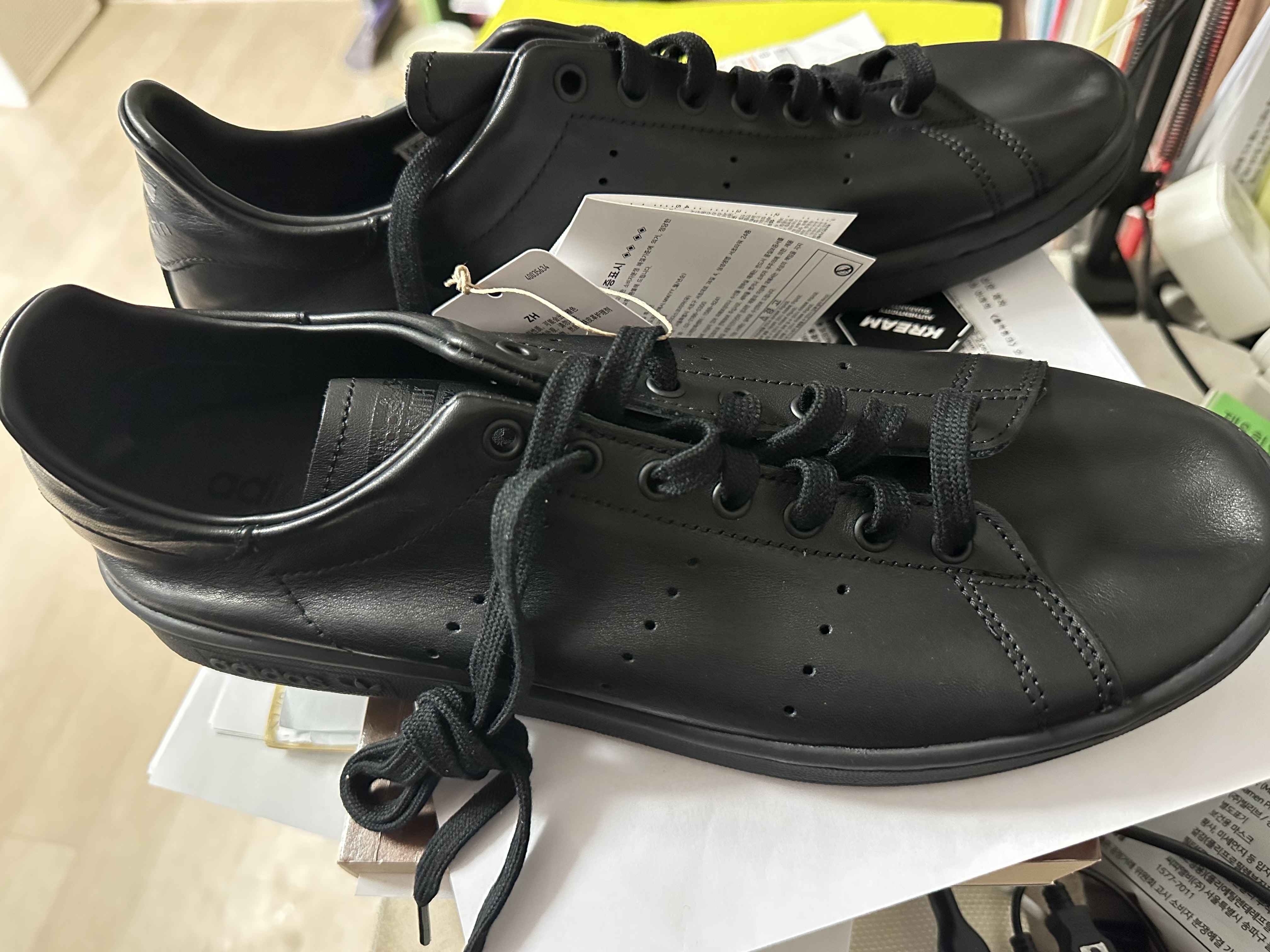 Adidas Stan Smith Decon Core Black 착용 스타일