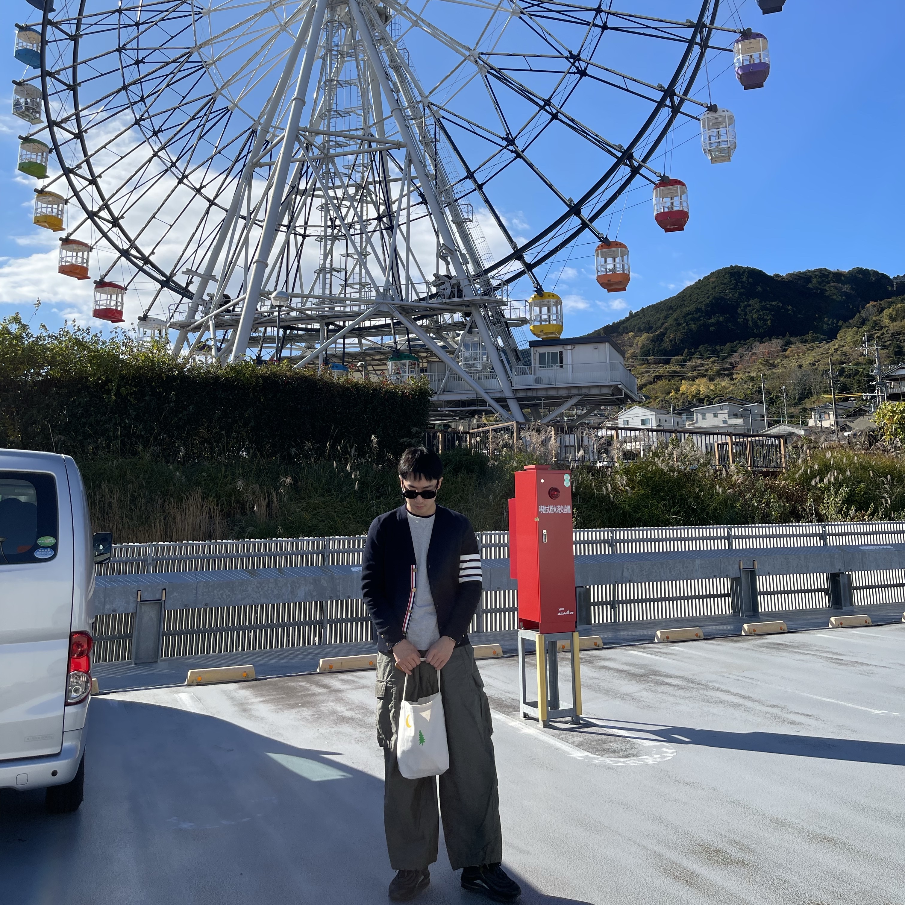 (W) Celine Triomphe 01 Sunglasses in Acetate Black, Thom Browne Milano Stitch 4-Bar Cardigan Navy 착용 스타일