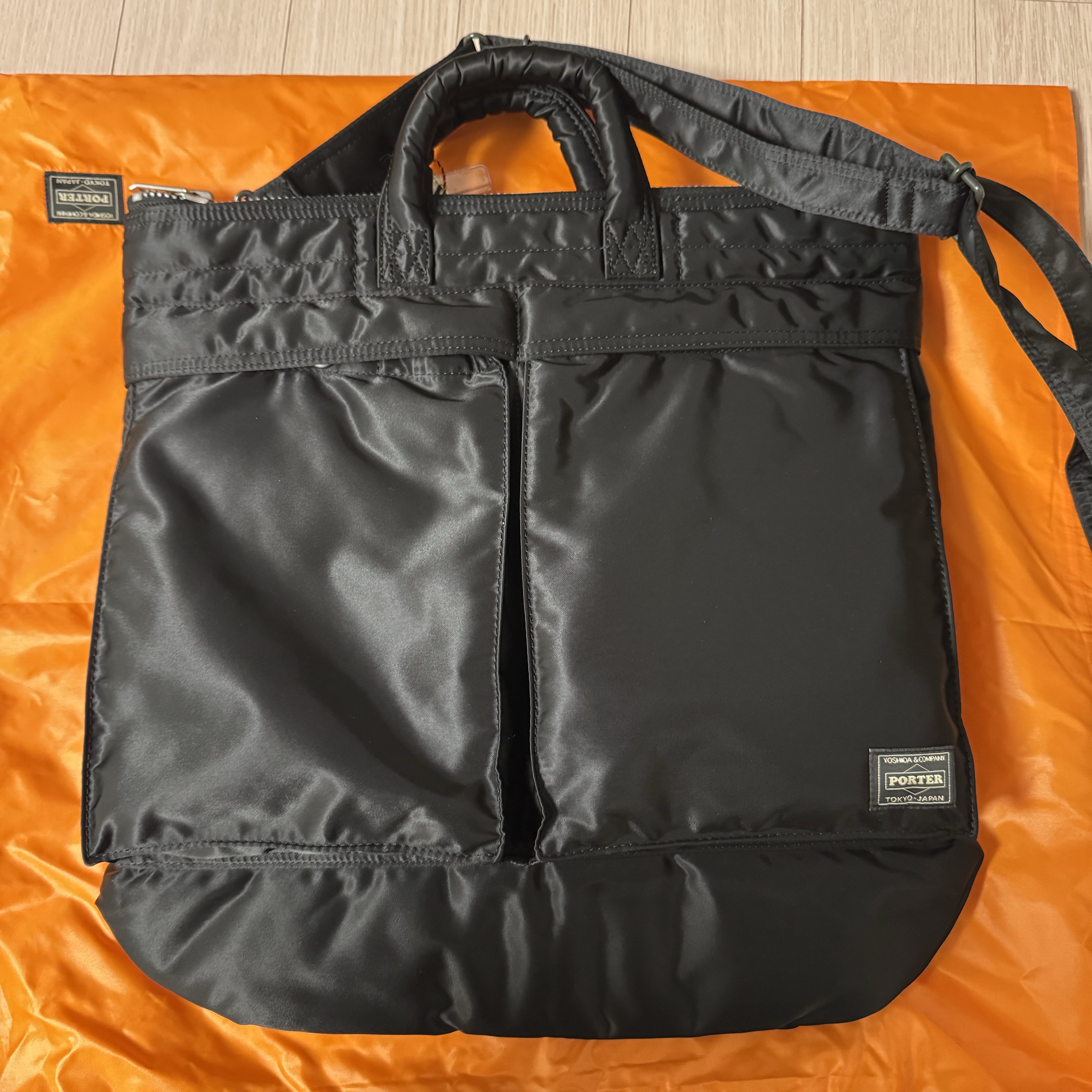 Porter All New Tanker Helmet Bag Black 착용 스타일