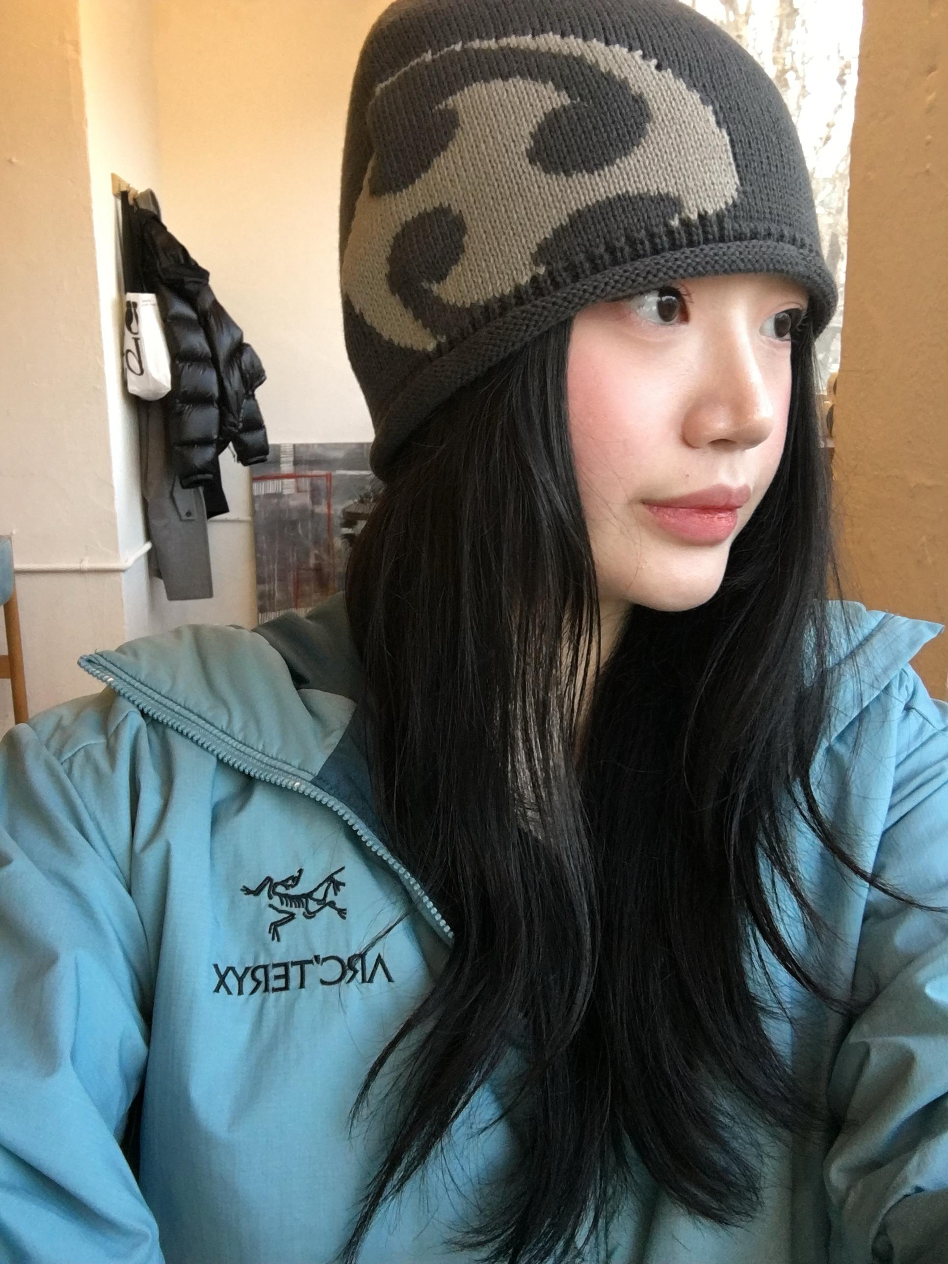 Arc'teryx Atom LT Hoody Solace, Arc'teryx Konseal 15 Backpack Black 착용 스타일 - 3