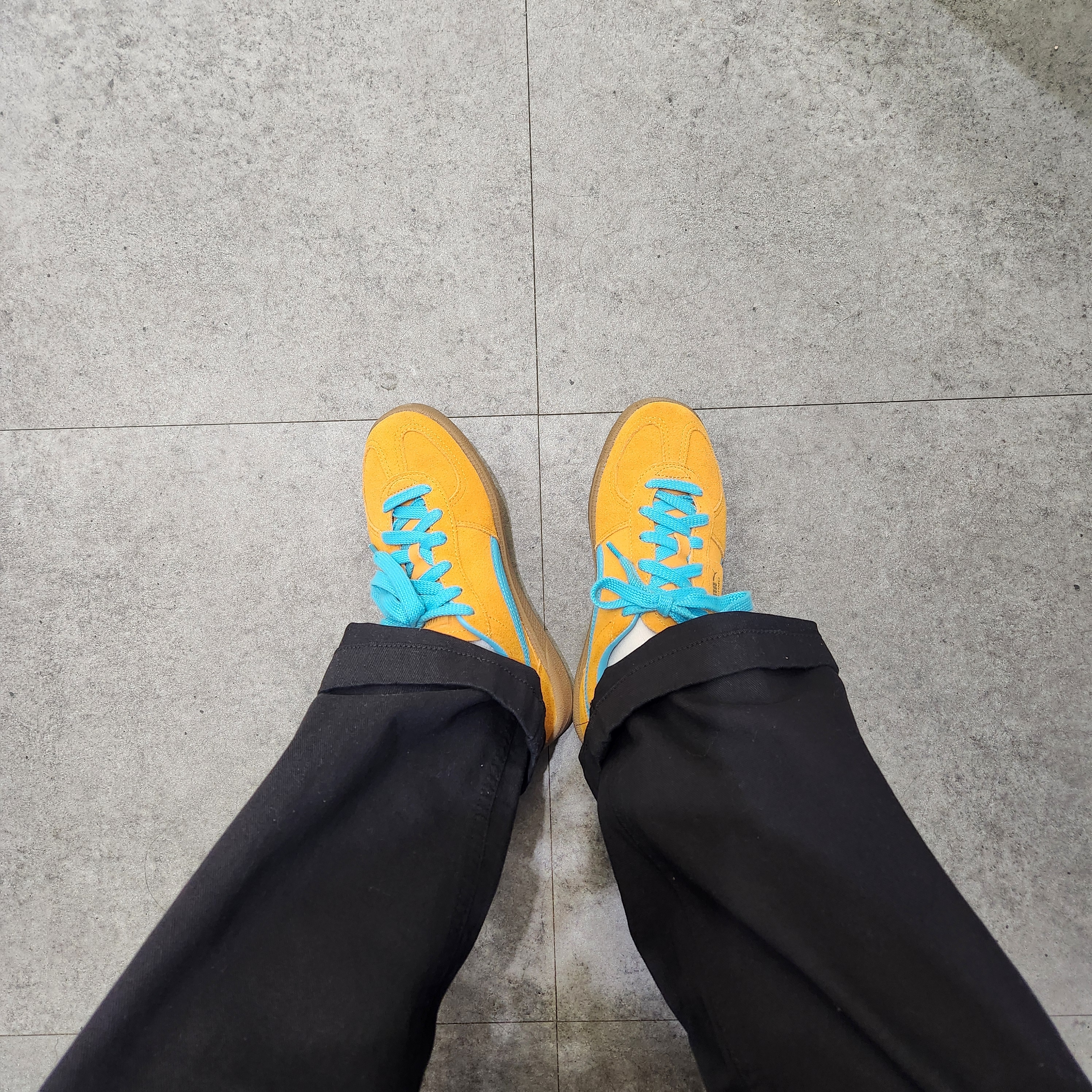 Puma Palermo Dark Cheddar Bright Aqua 착용 스타일