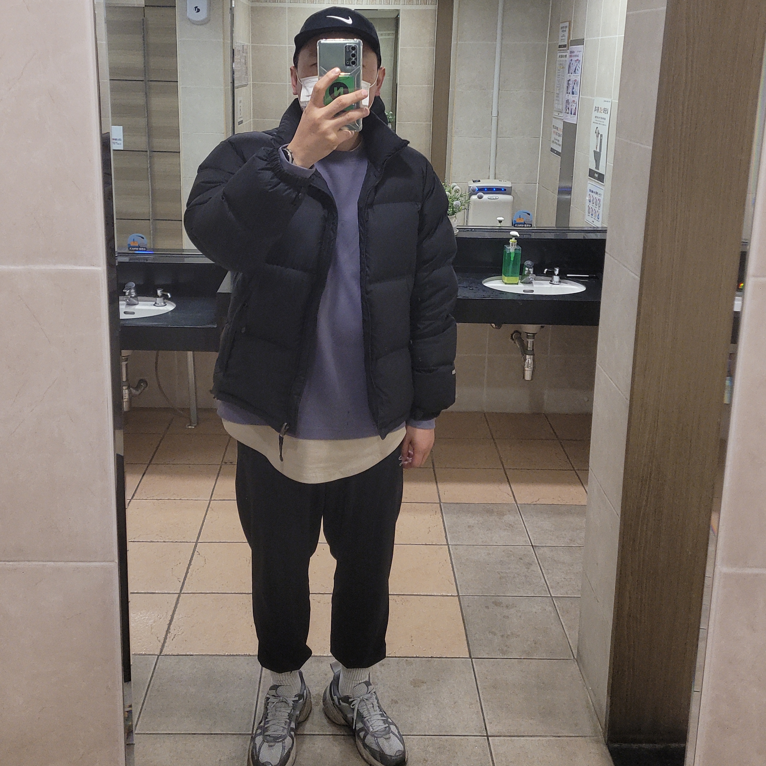 Nike V2K Run Pure Platinum Wolf Grey, Nike ACG Polartec Wolf Tree Pants Black Summit White - Asia 착용 스타일