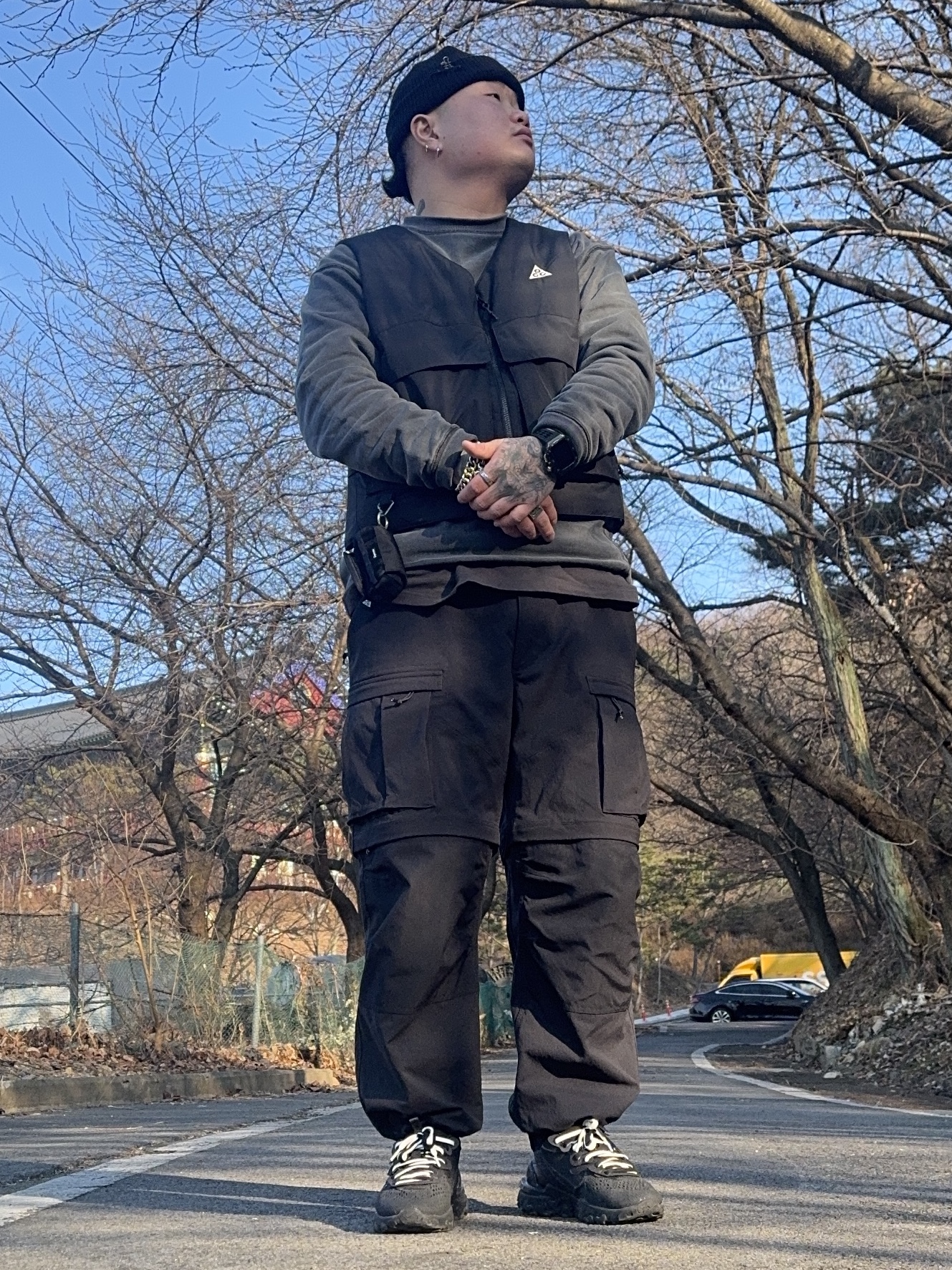 Nike ACG Smith Summit Cargo Pants Black Anthracite - Asia, Supreme x The North Face Suede Base Camp Duffle Keychain Black - 23FW 착용 스타일