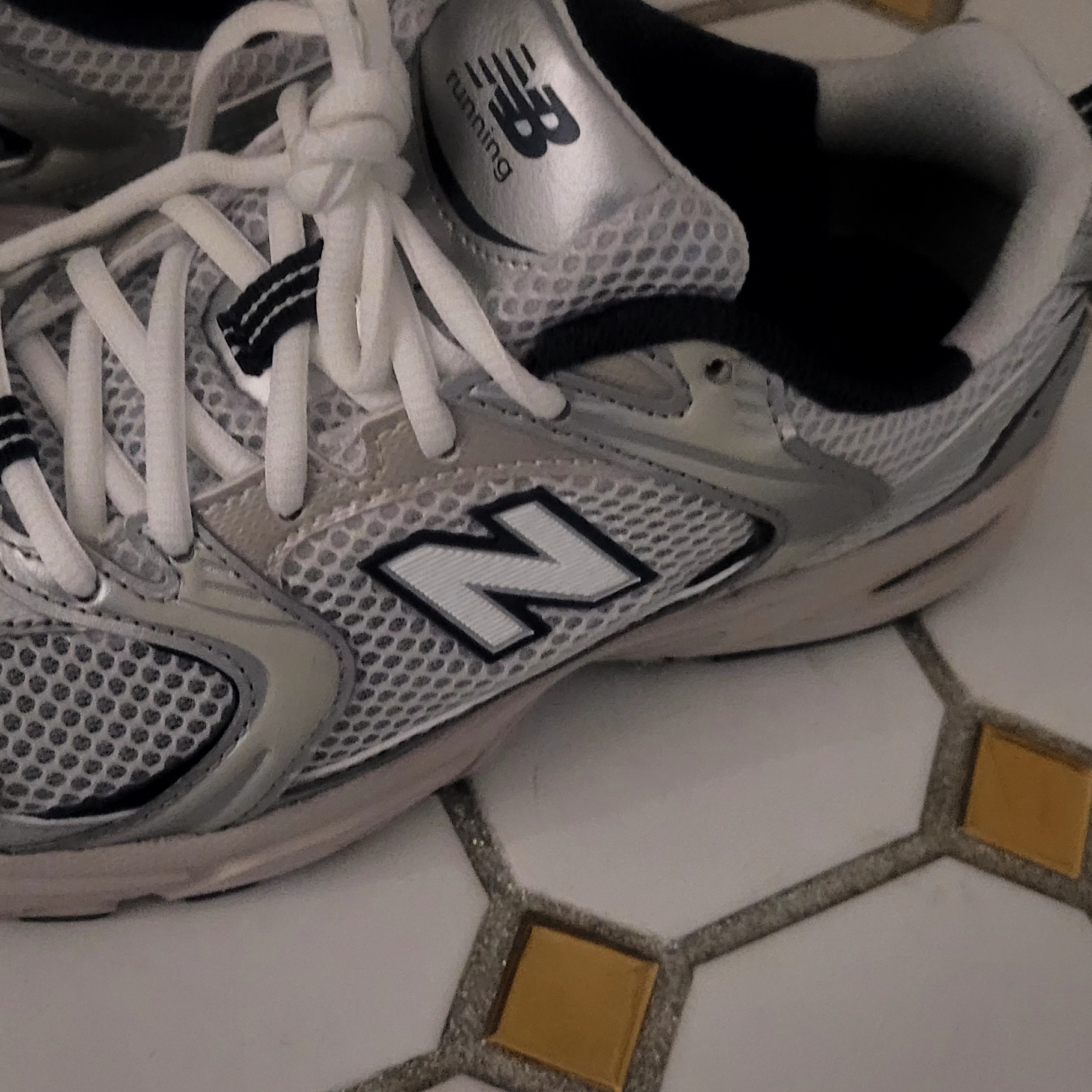 New Balance 530 Steel Grey 착용 스타일