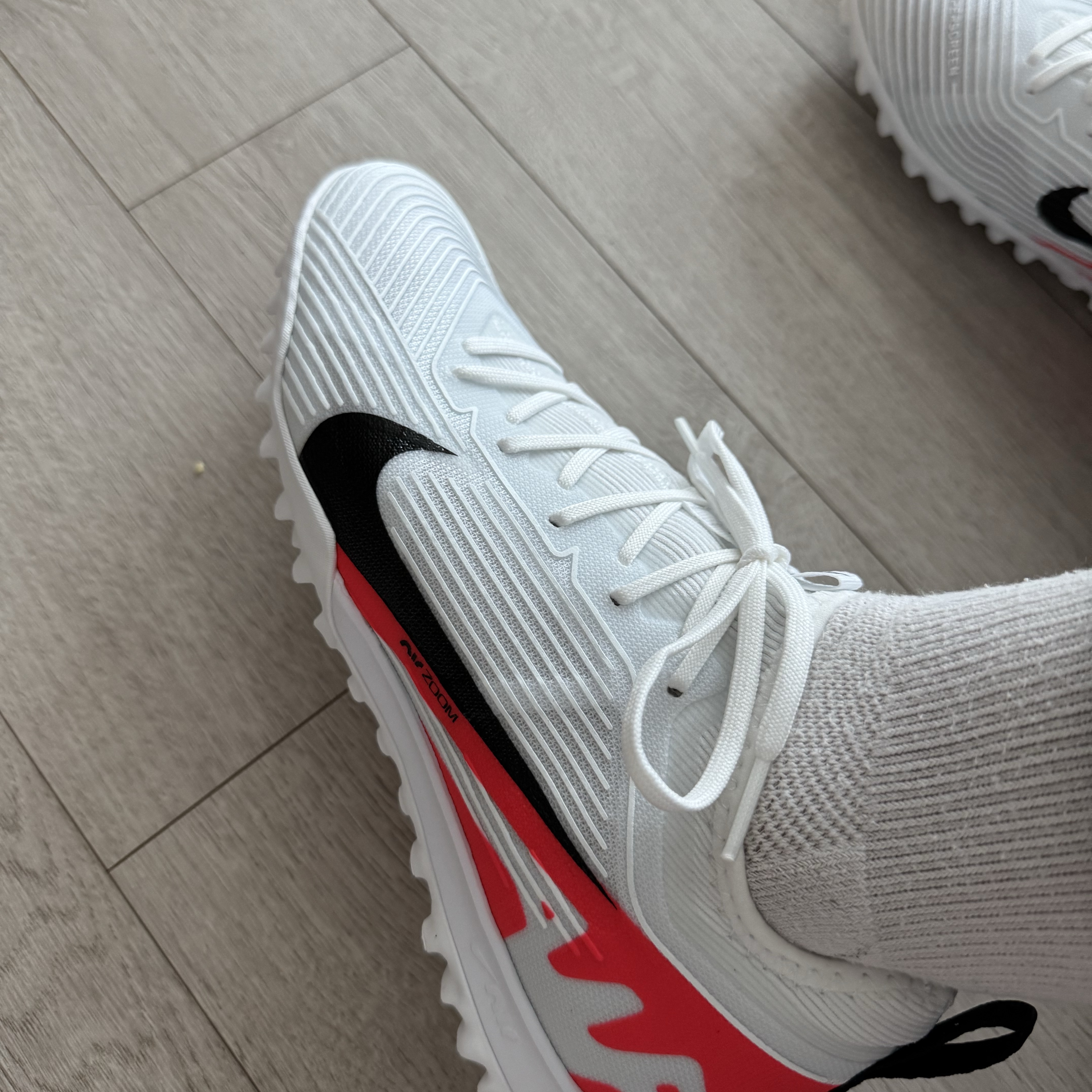 Nike Zoom Mercurial Vapor 15 Pro TF Bright Crimson White 착용 스타일