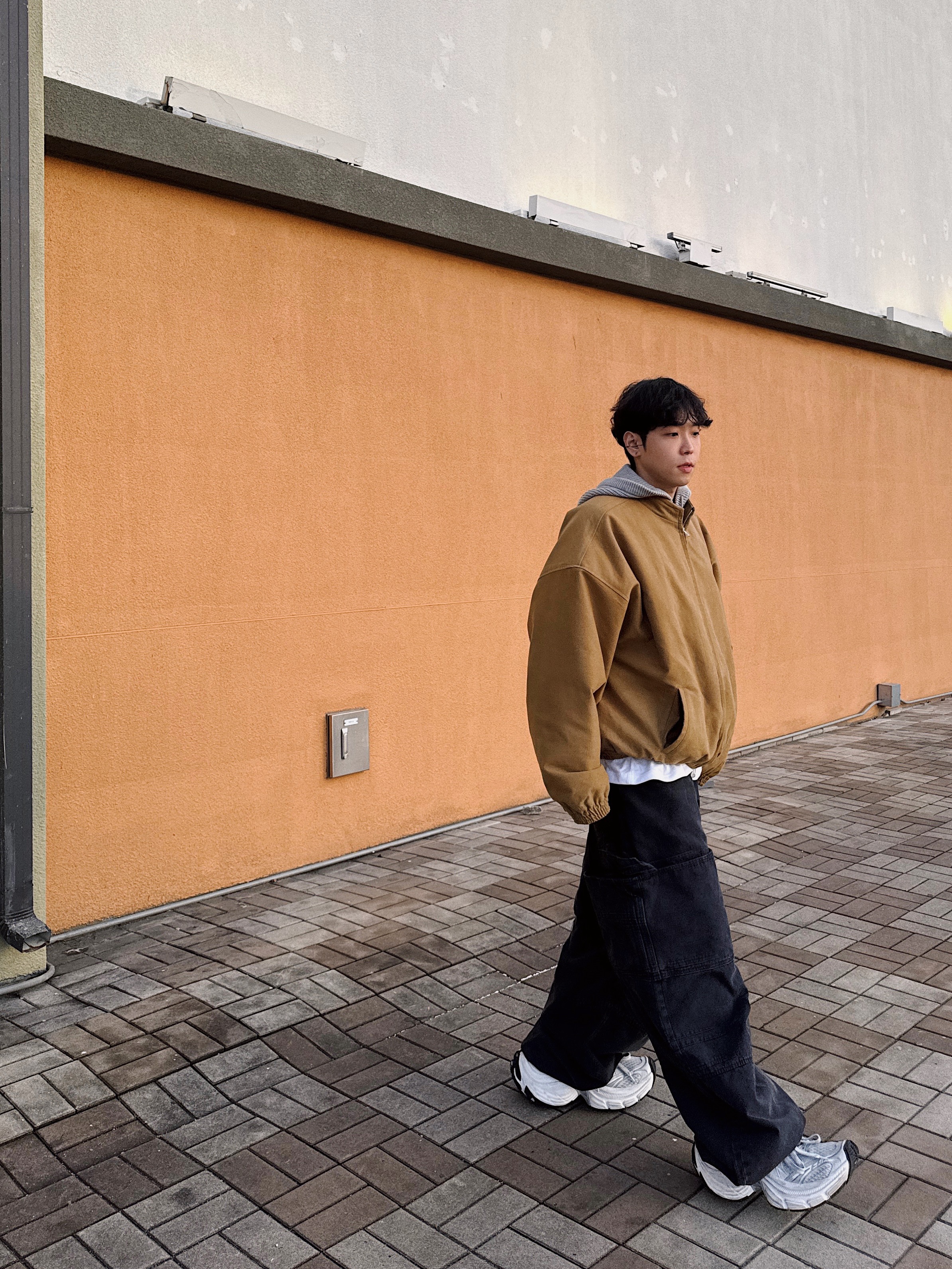 Nonnod Double Pocket Japanese Denim Washed Black, Nonnod Moleskine Bomber Jacket Matt Black 착용 스타일 - 2