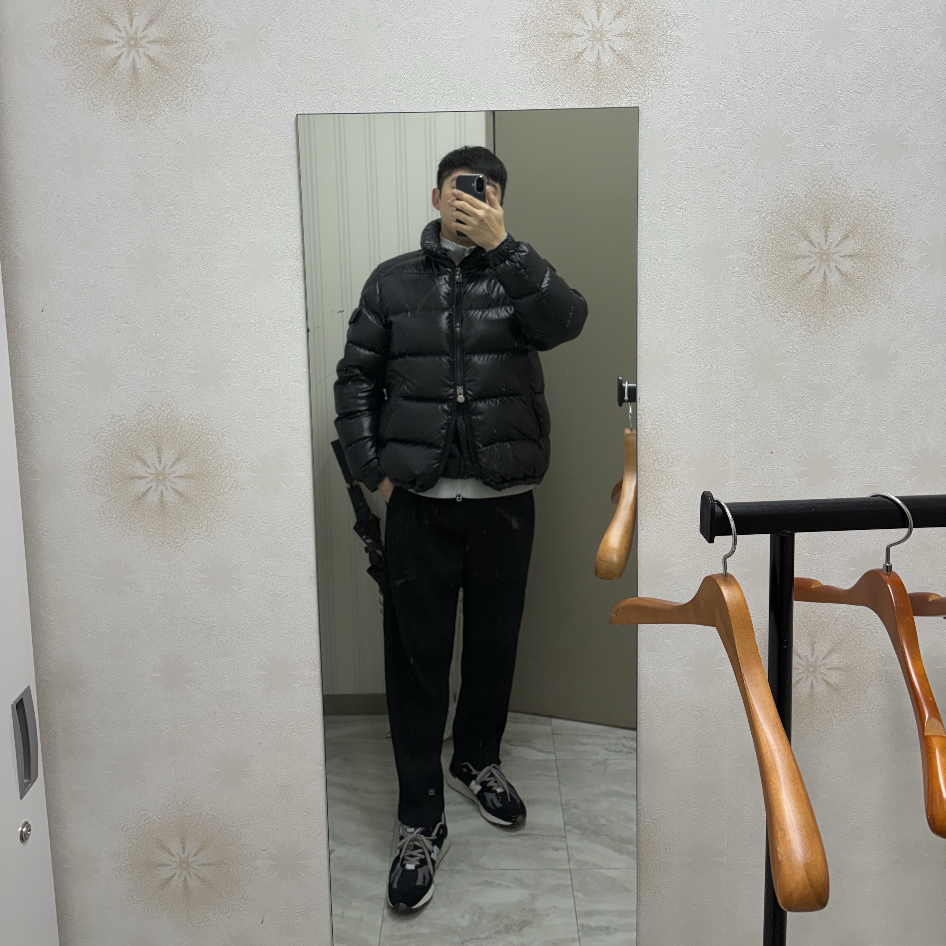 Moncler Maya Short Down Jacket Black - 23FW, New Balance 991v2 Made in UK Black 착용 스타일