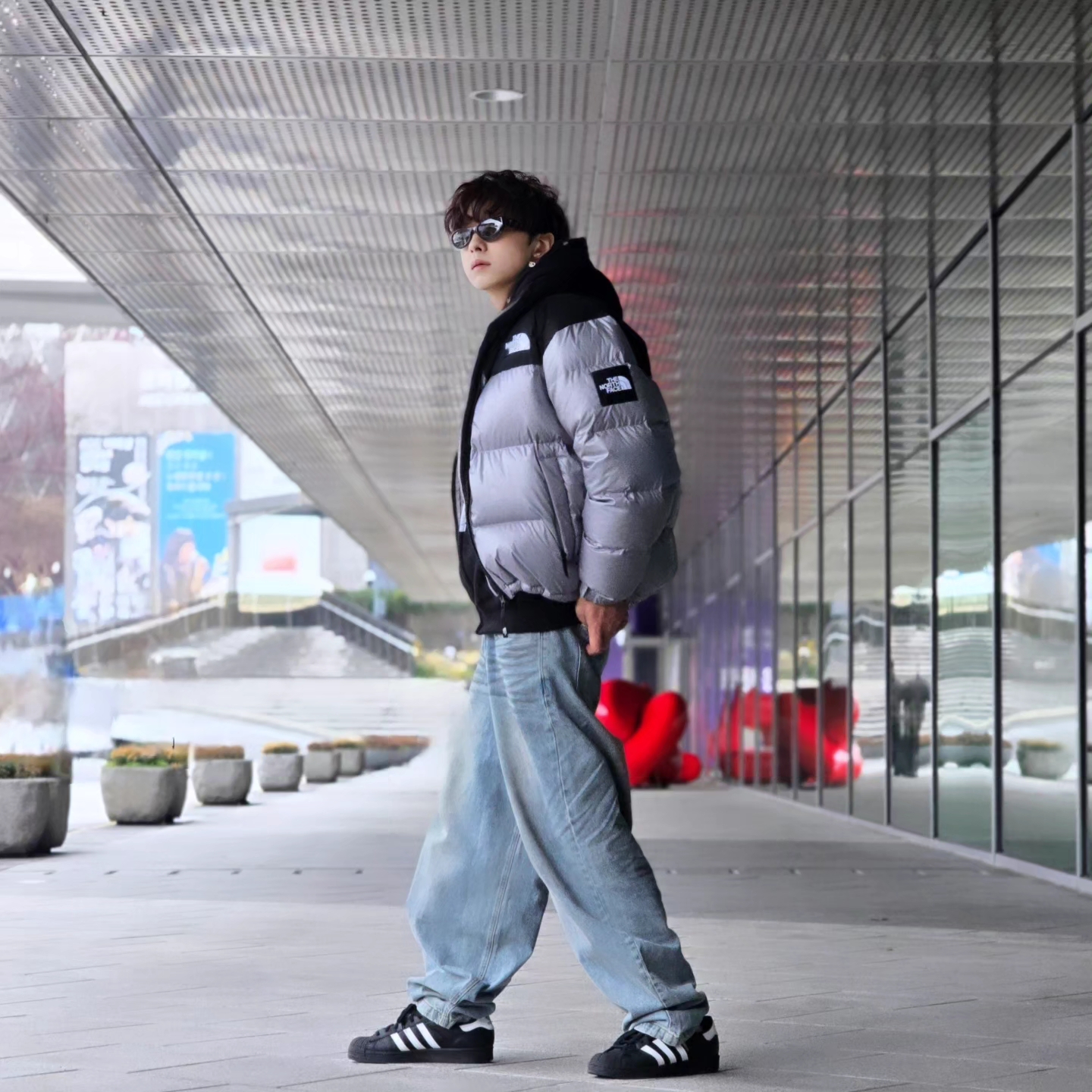The North Face White Label Novelty Nuptse Down Jacket Heather Gray, Adidas Superstar Core Black White 착용 스타일 - 1
