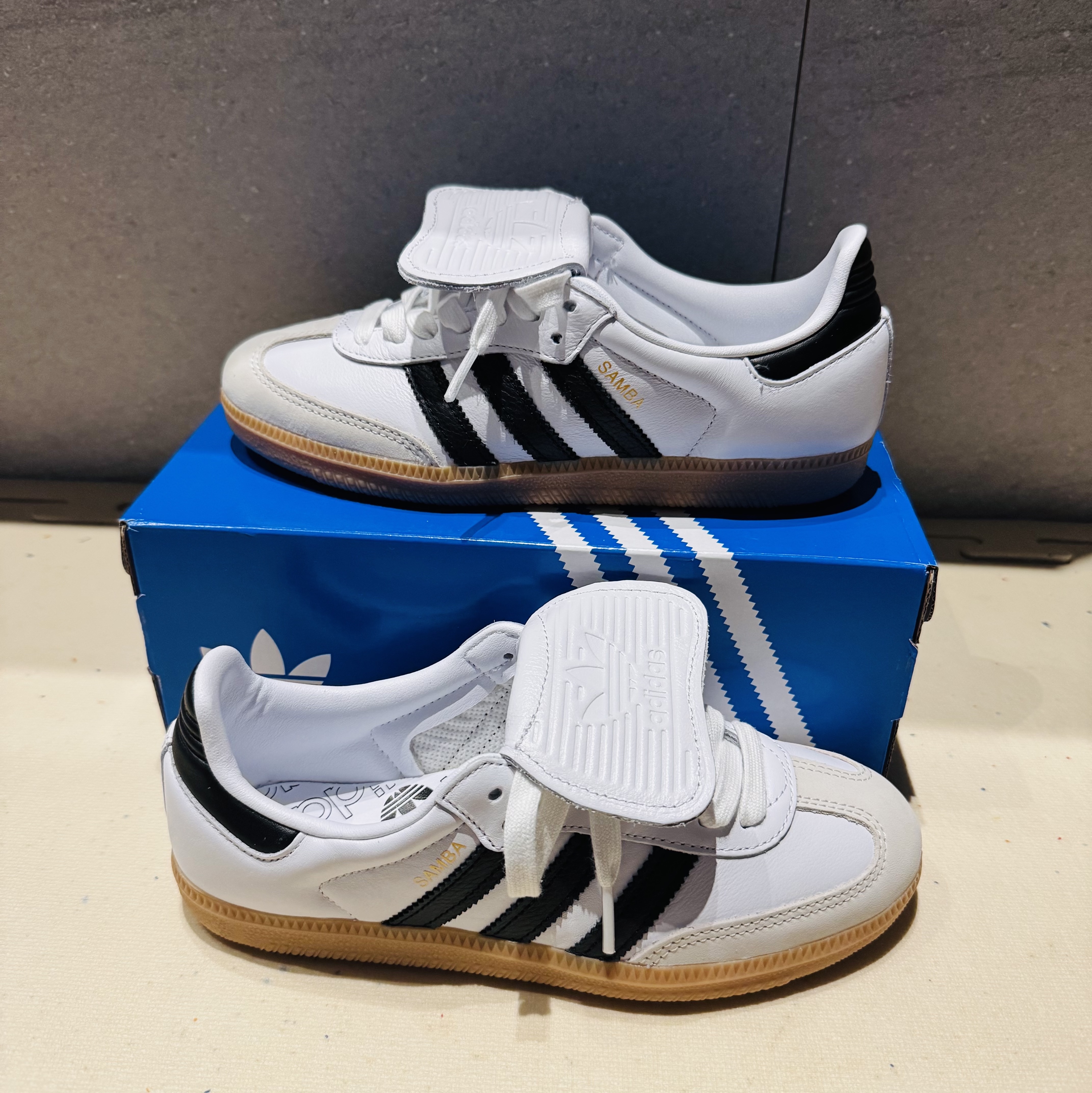 (W) Adidas Samba LT Core Black Cloud White Gold Metallic 착용 스타일 - 2
