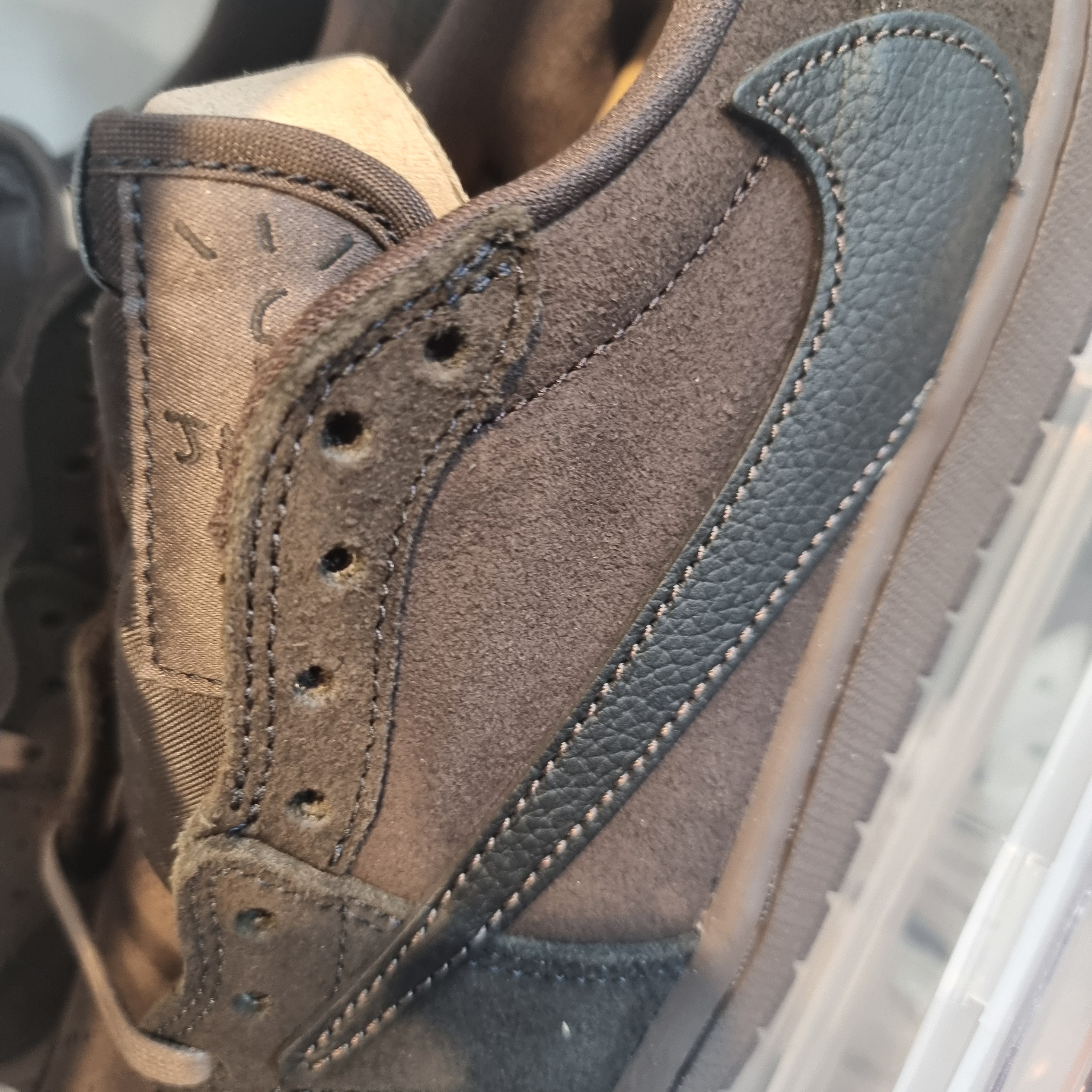 Jordan 1 x Travis Scott Retro Low OG SP Velvet Brown and Dark Mocha 착용 스타일
