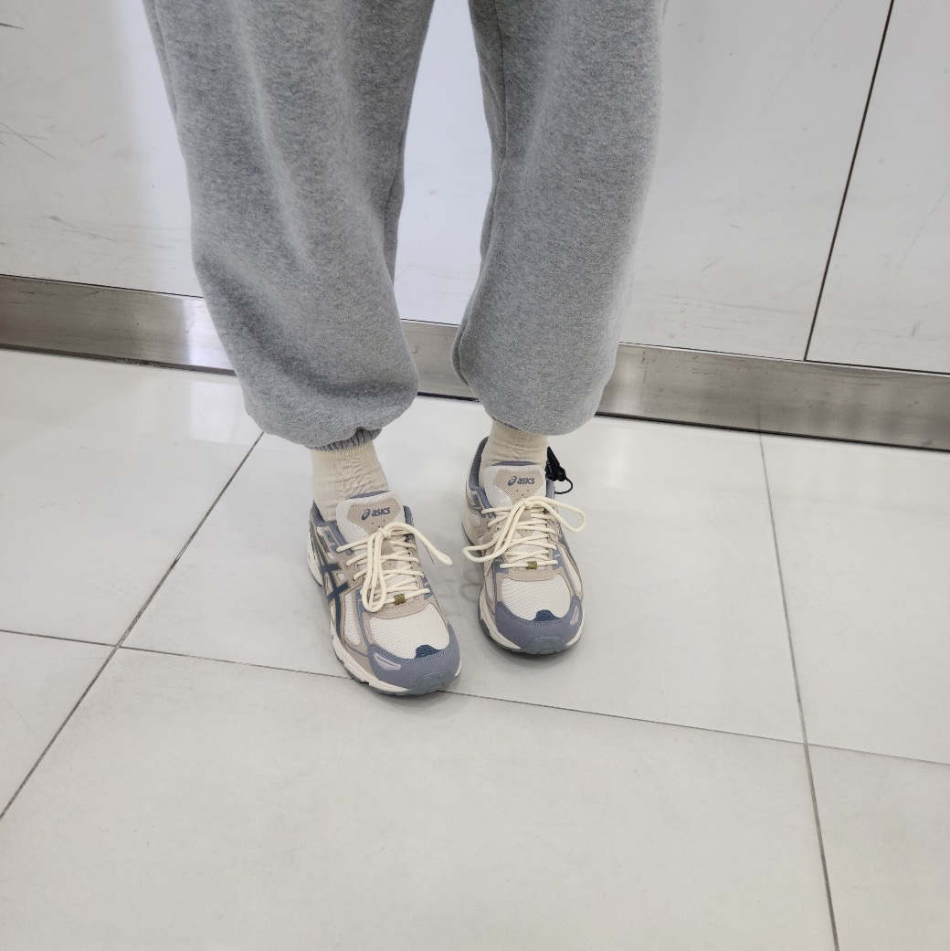 Asics Gel-Venture 6 SPS Birch Ironclad 착용 스타일