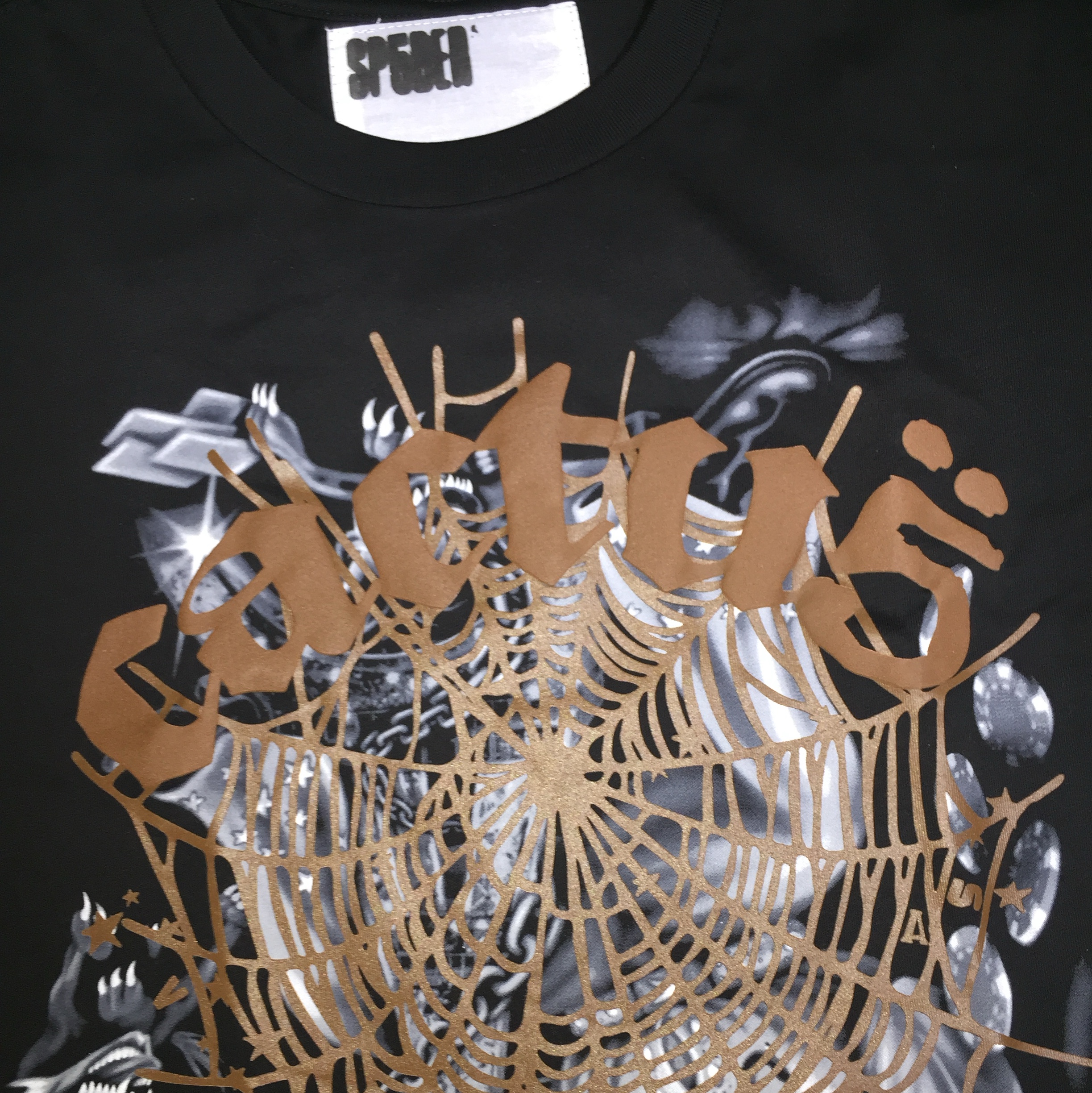 Travis Scott Cactus Jack x Sp5der Airbrush T-Shirt Black 착용 스타일 - 1