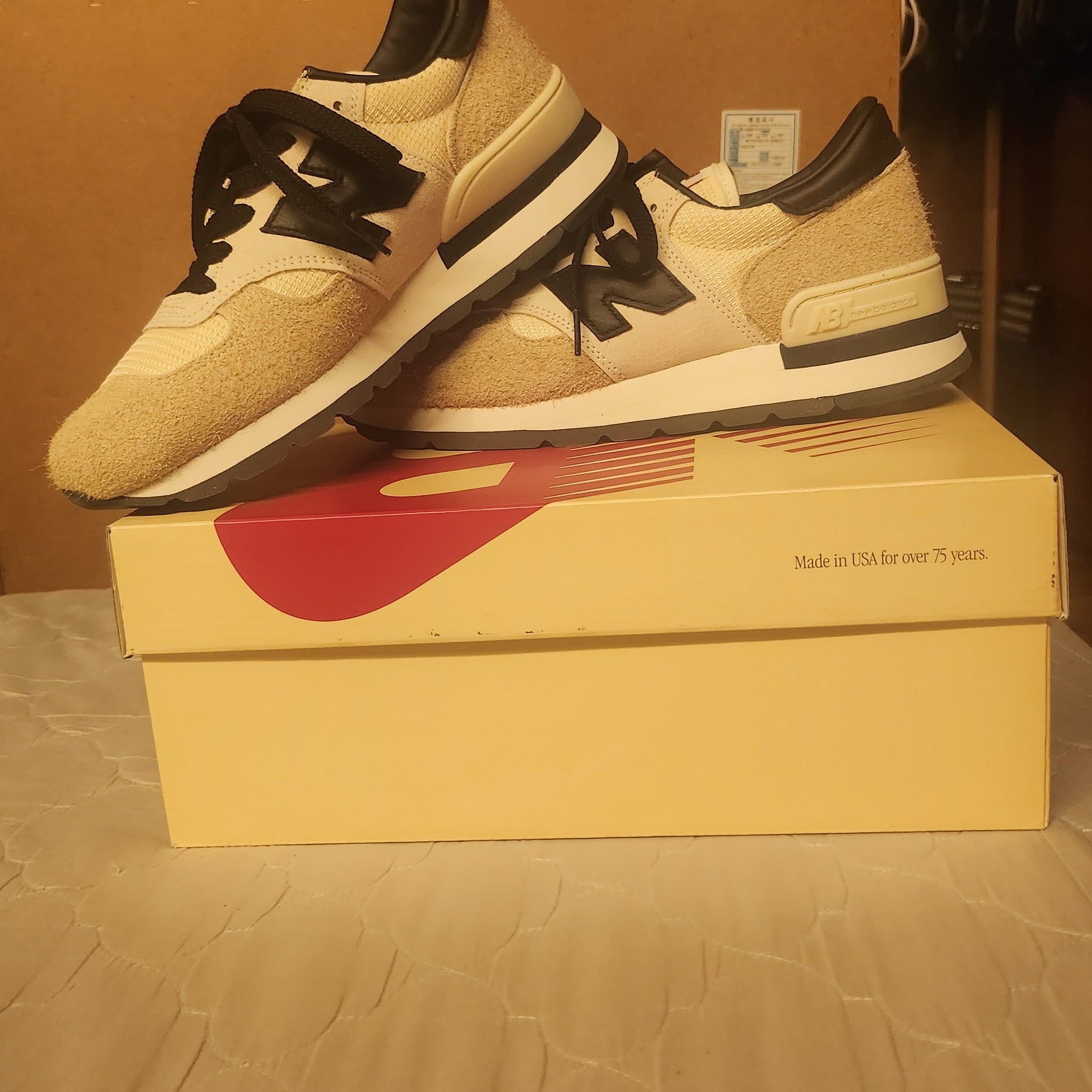 New Balance 990v1 Made in USA Incense Macadamia Nut 착용 스타일 - 1