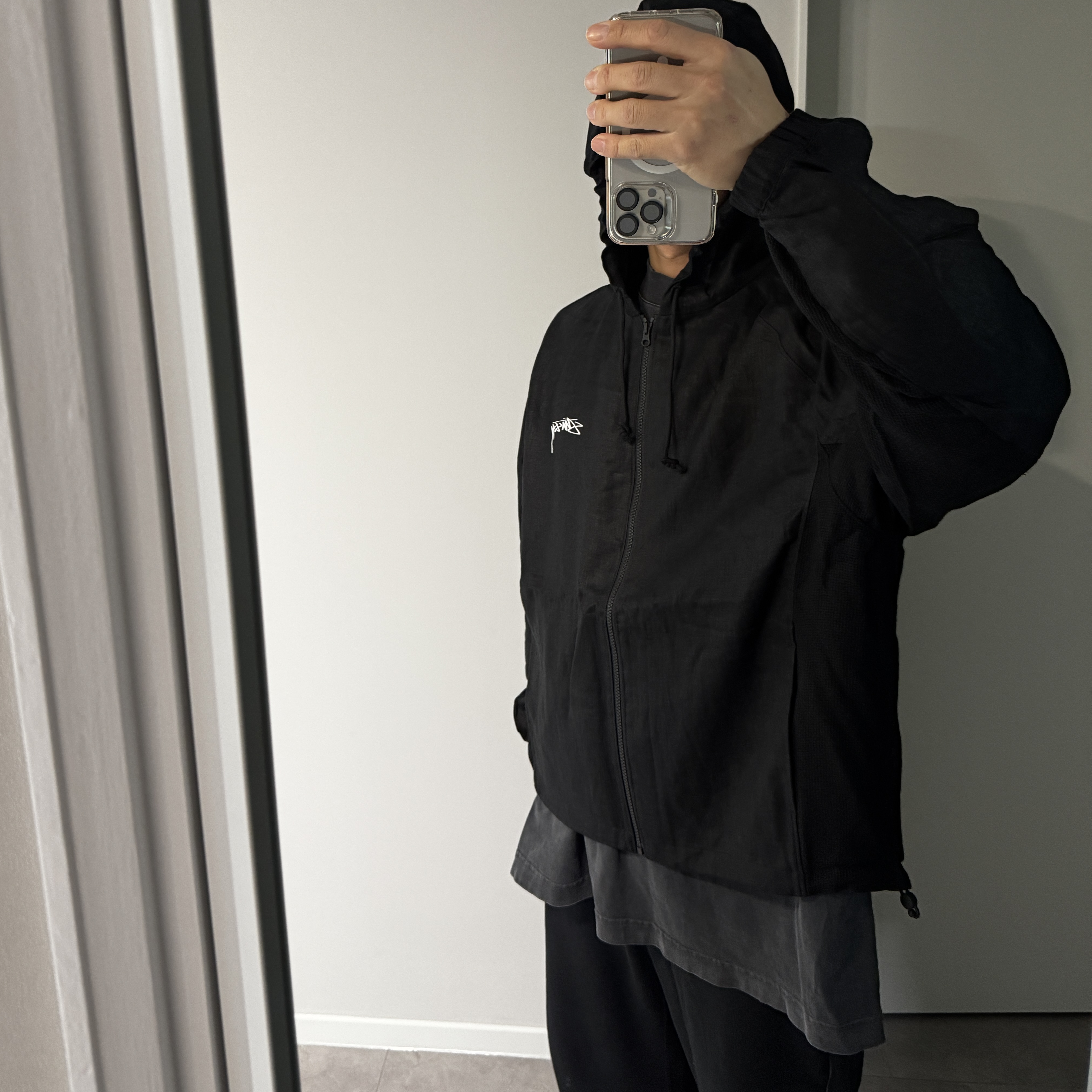 Nike x Stussy Linen Shell Jacket Black (FZ5751-010) 착용 스타일 - 1